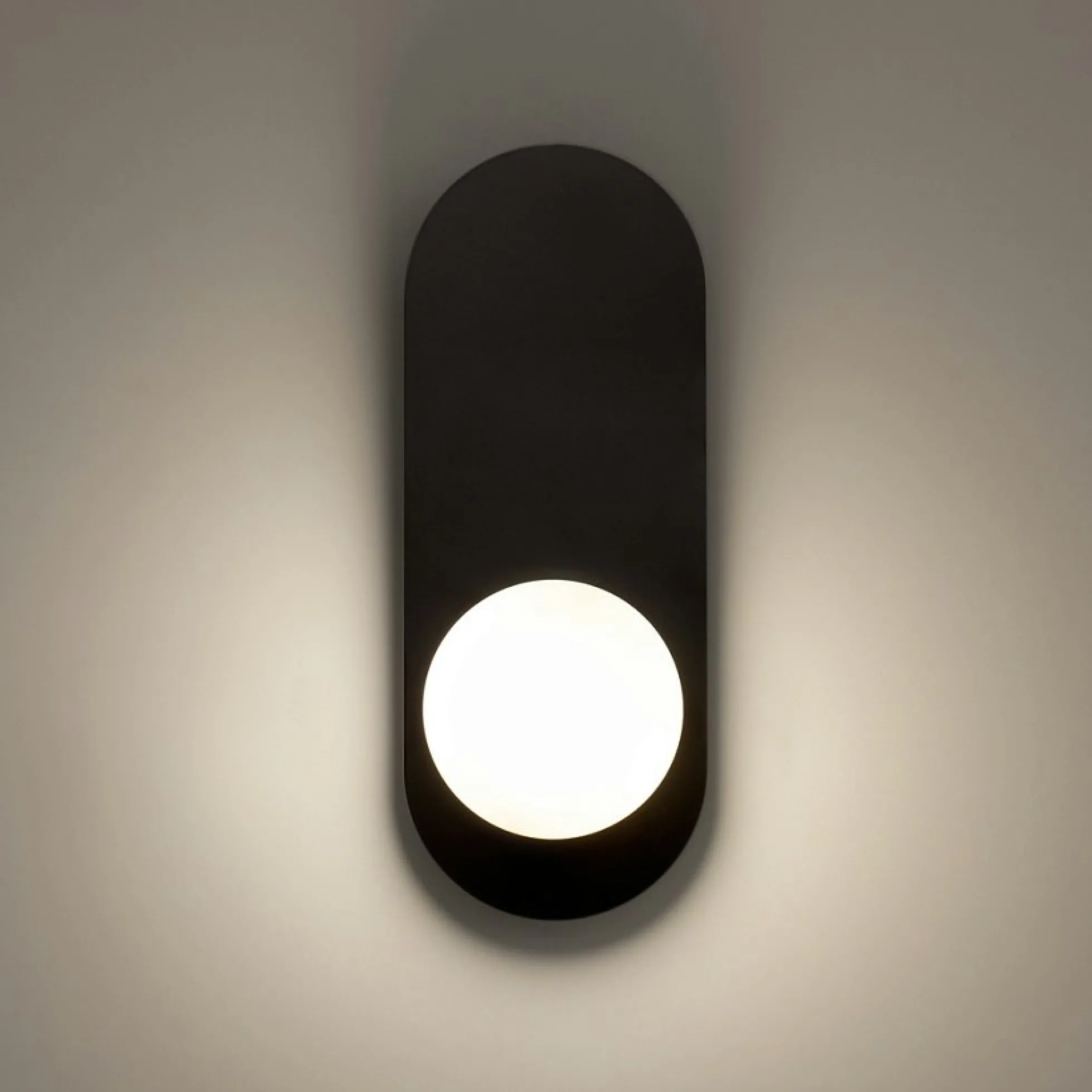 Applique globe en verre avec support noir, style design MESA
