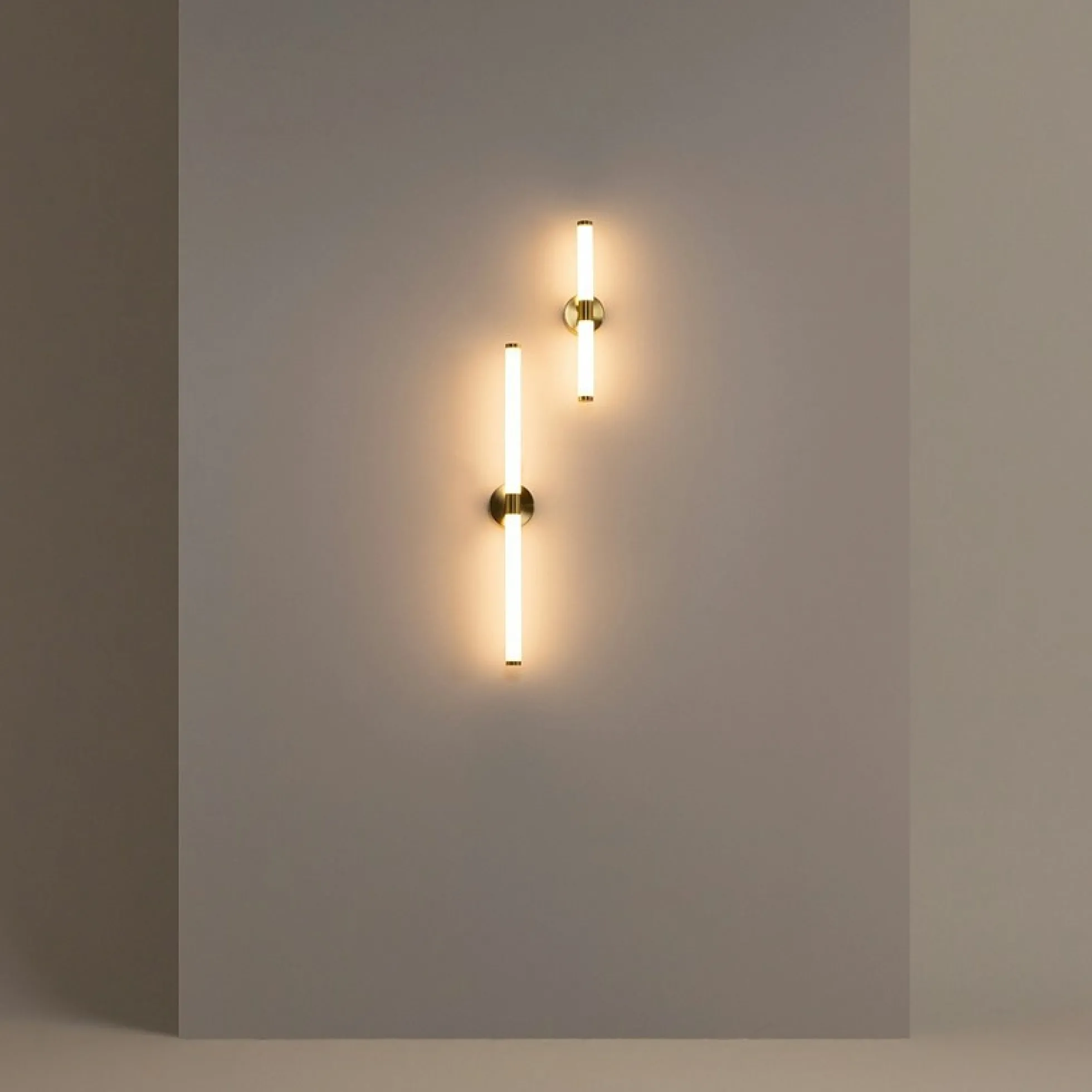 Applique moderne avec LED - tige dorée & blanc DELMAR