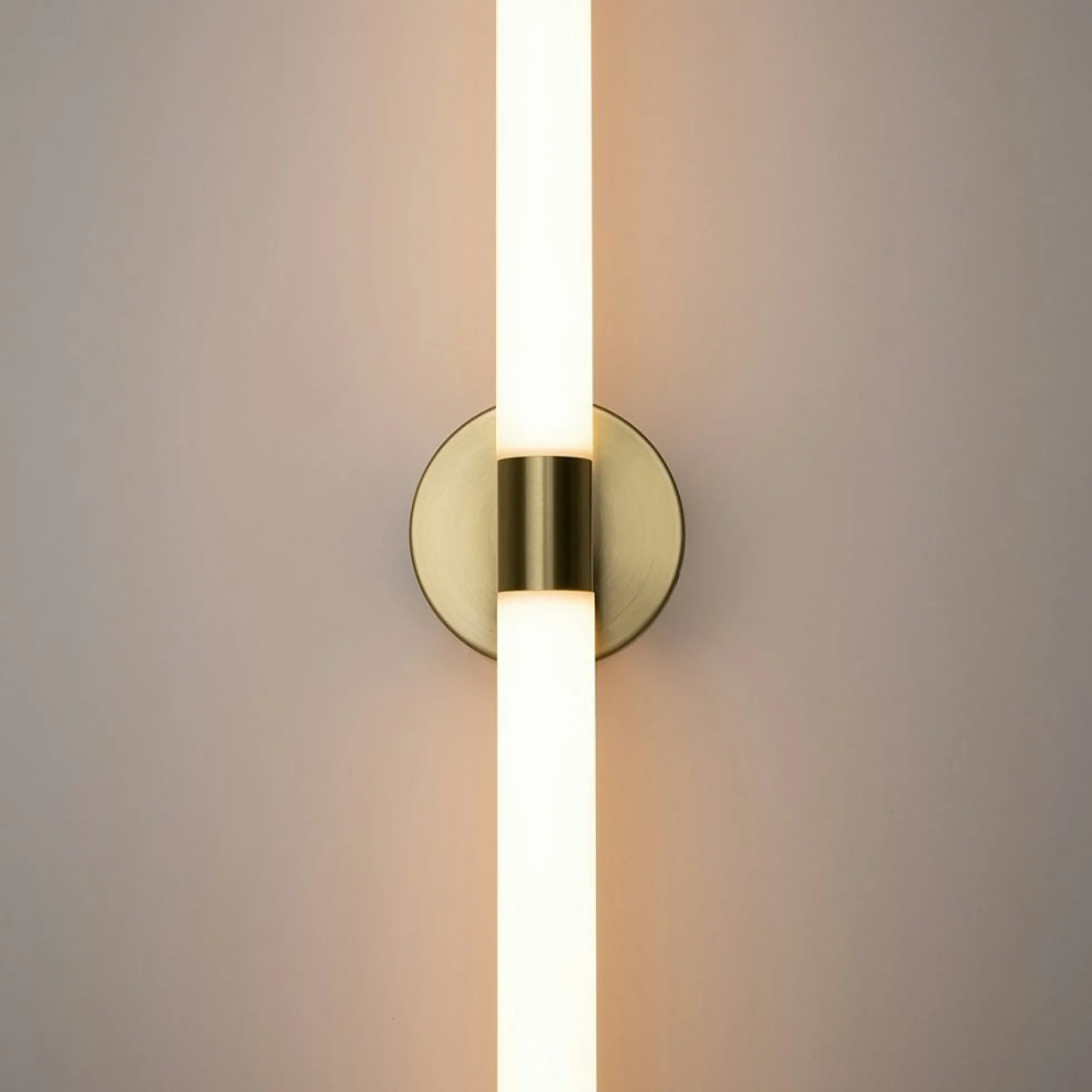 Applique moderne avec LED - tige dorée & blanc DELMAR