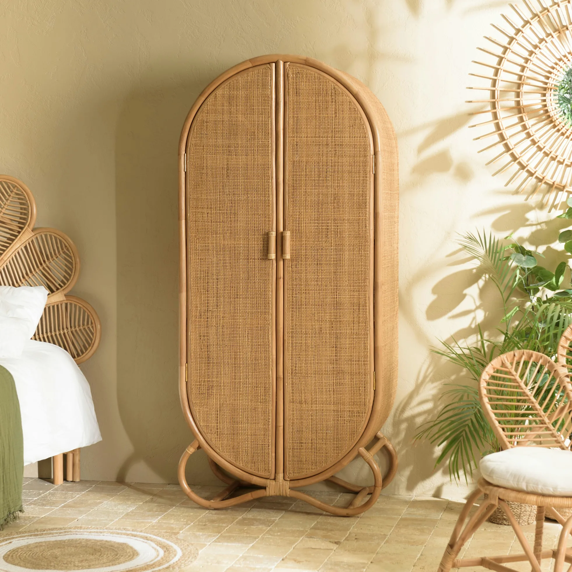 Armoire arrondie rotin et cannage miel MANY