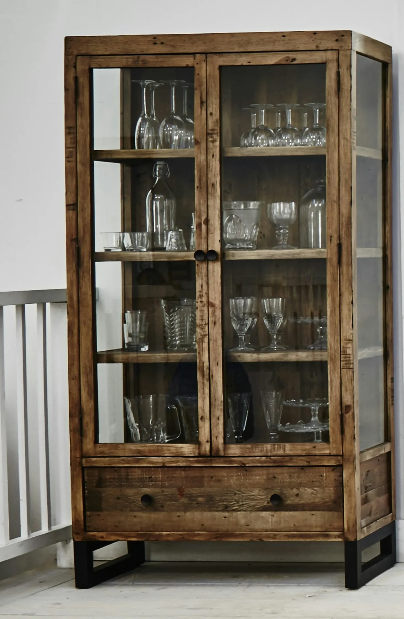Bibliothèque vitrine bois recyclé BRISBANE