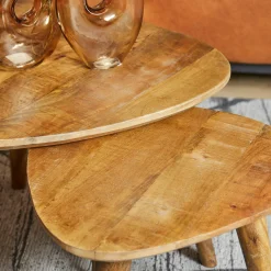 Bout de canapé design triangle en bois de manguier (lot de 2) ALMA
