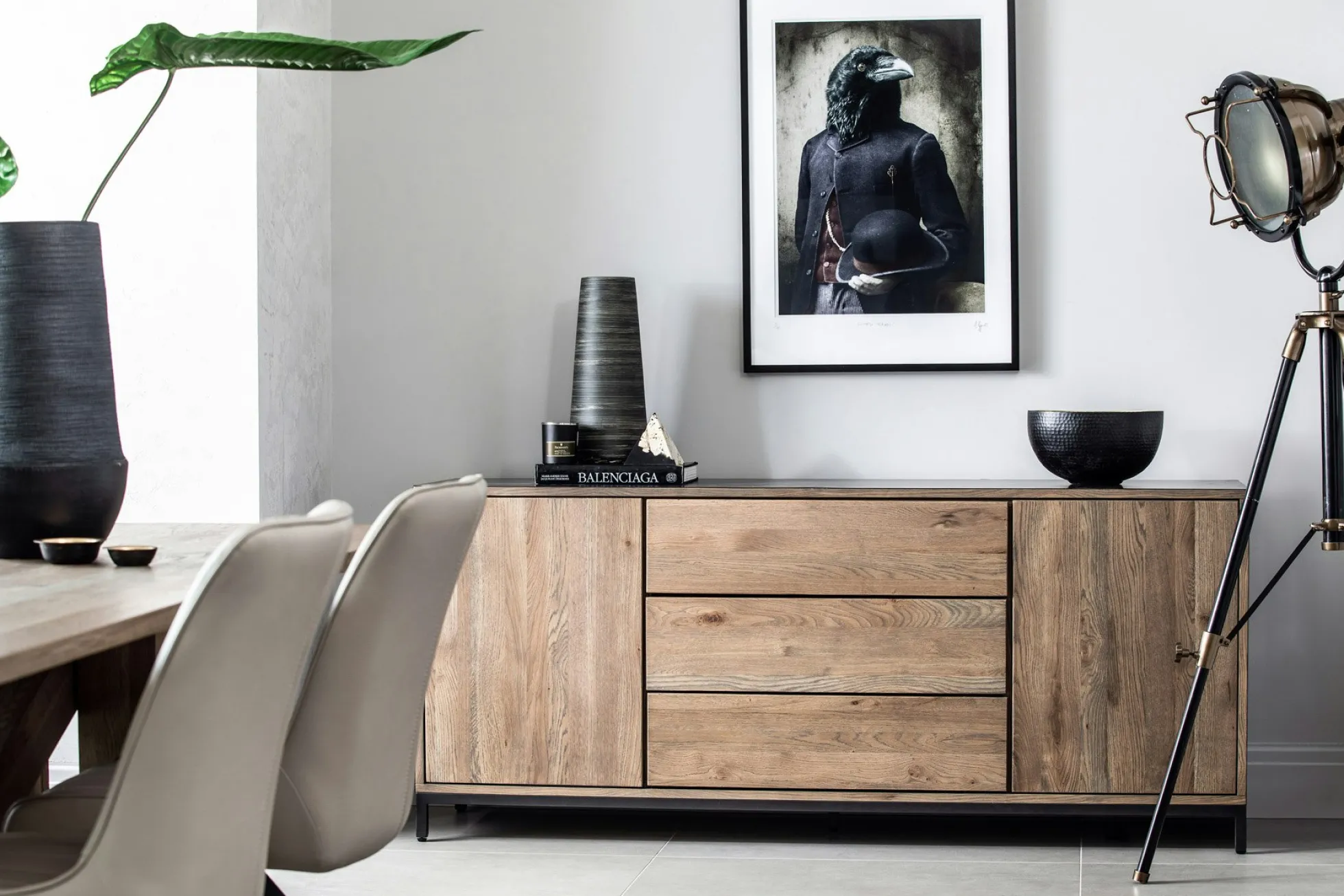 Buffet contemporain chêne massif encadrement métal noir HUDSON