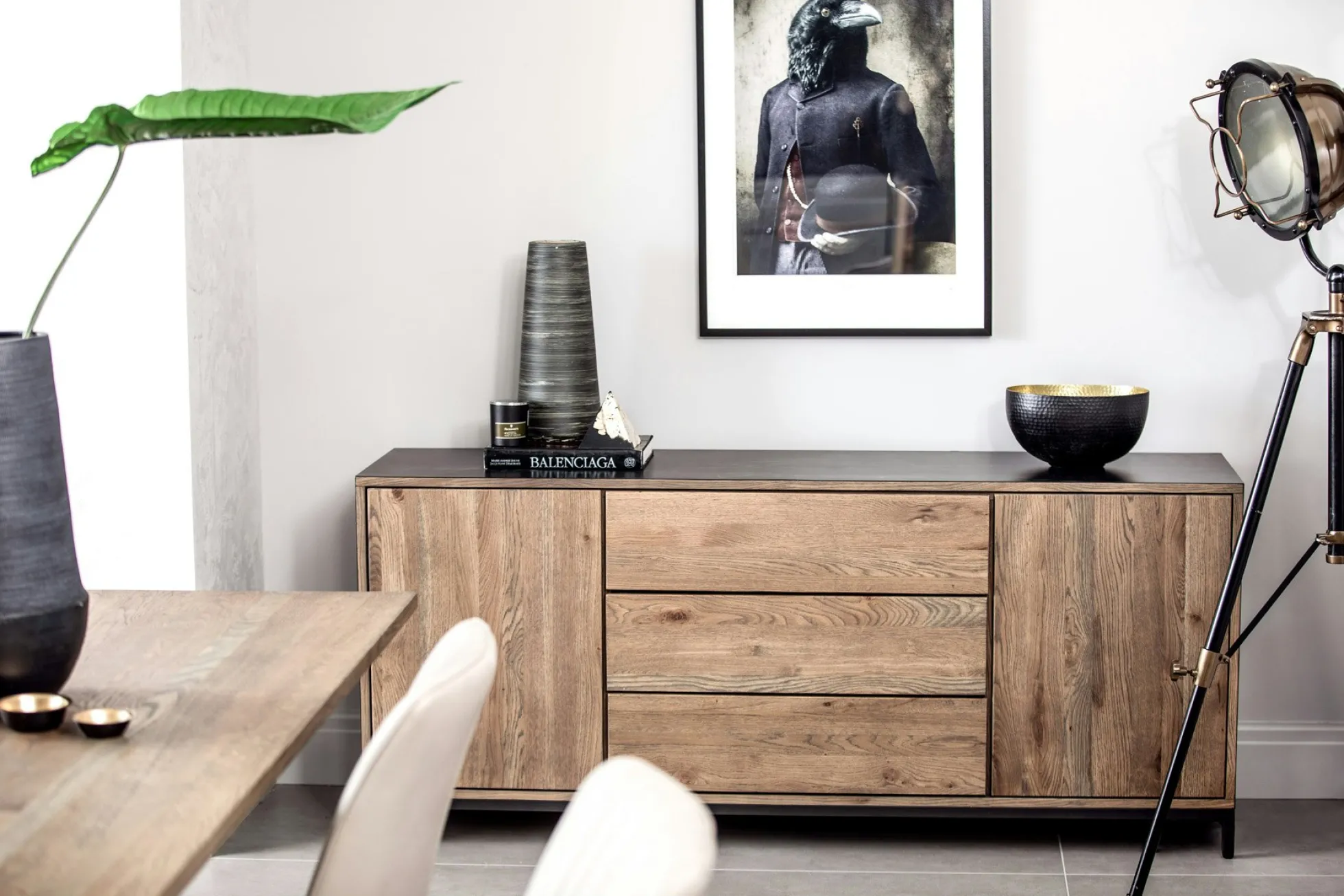 Buffet contemporain chêne massif encadrement métal noir HUDSON