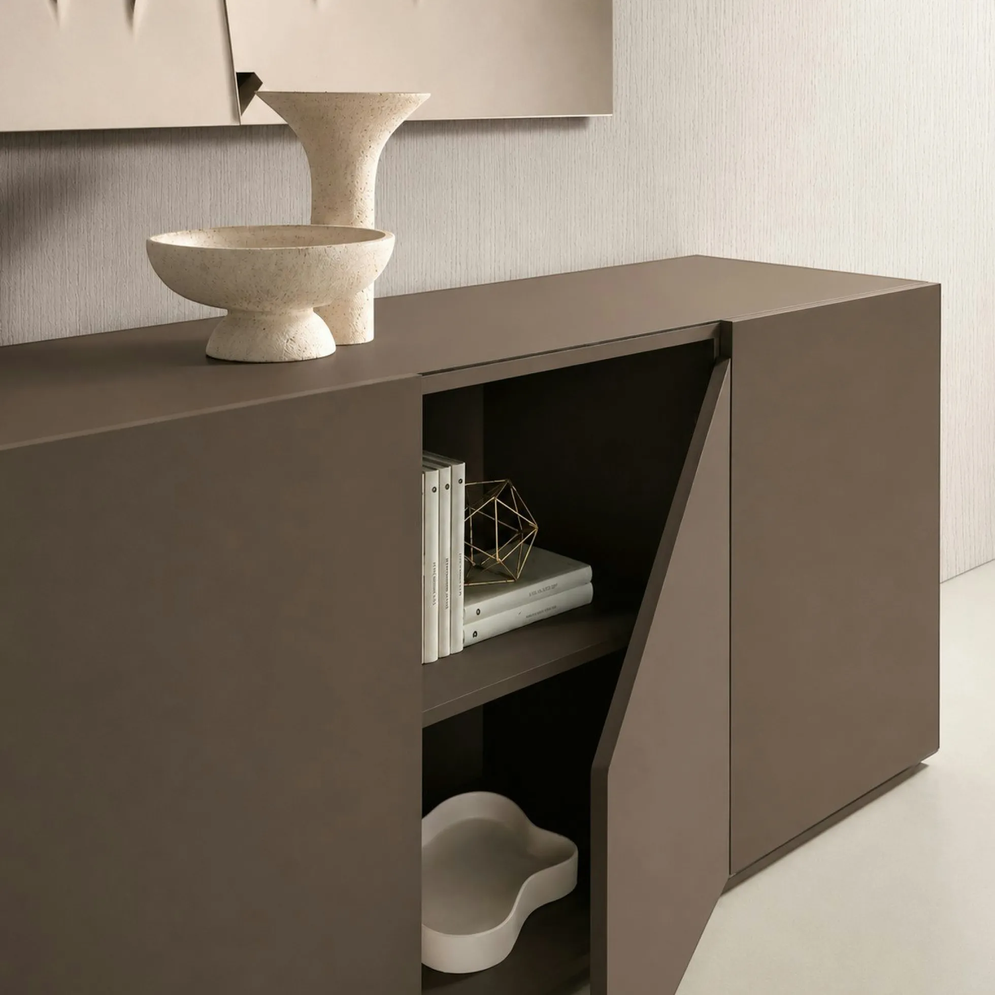Buffet contemporain marron à découpe centrale 160 cm LORA