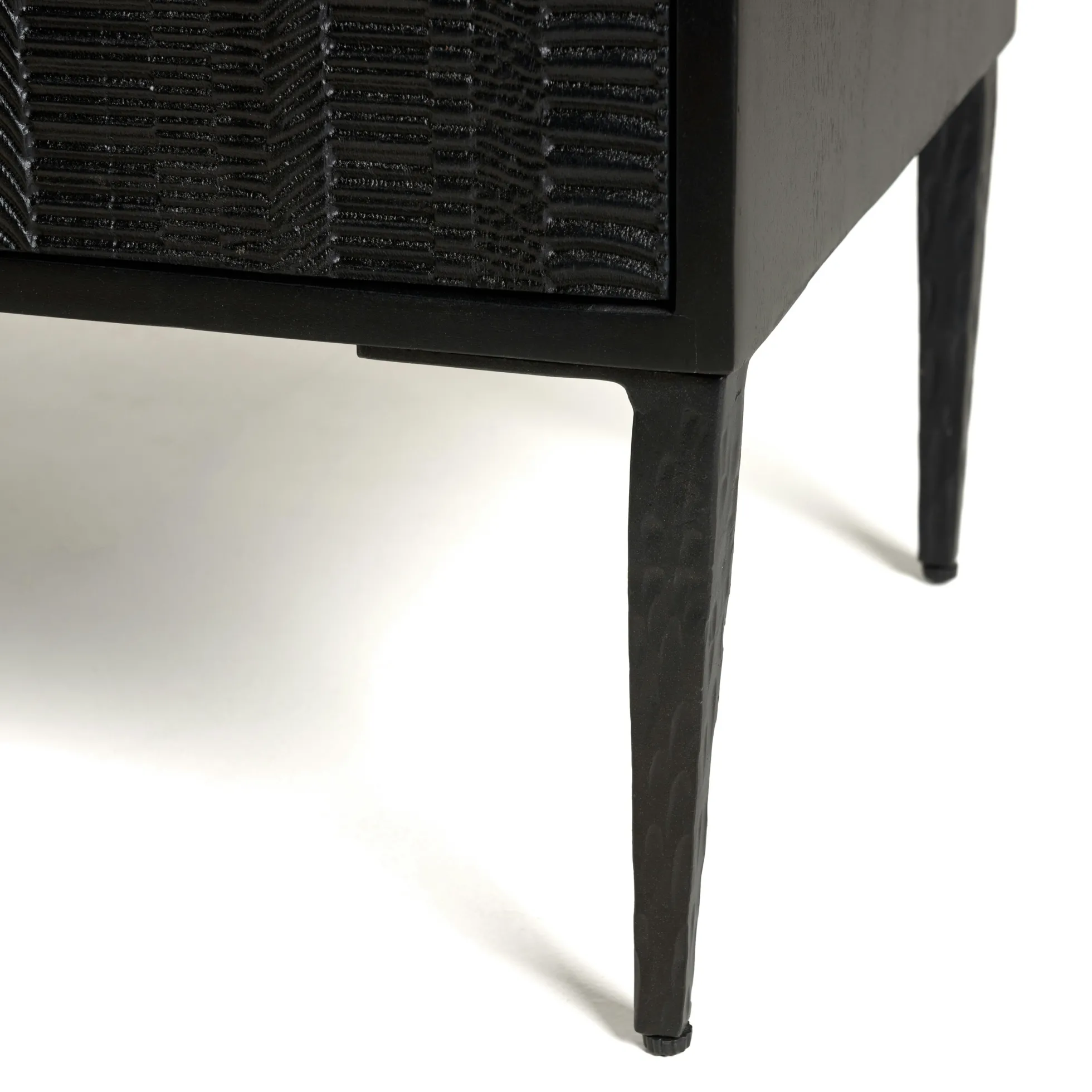 Buffet 4 portes motifs sculptés bois noir SURATE