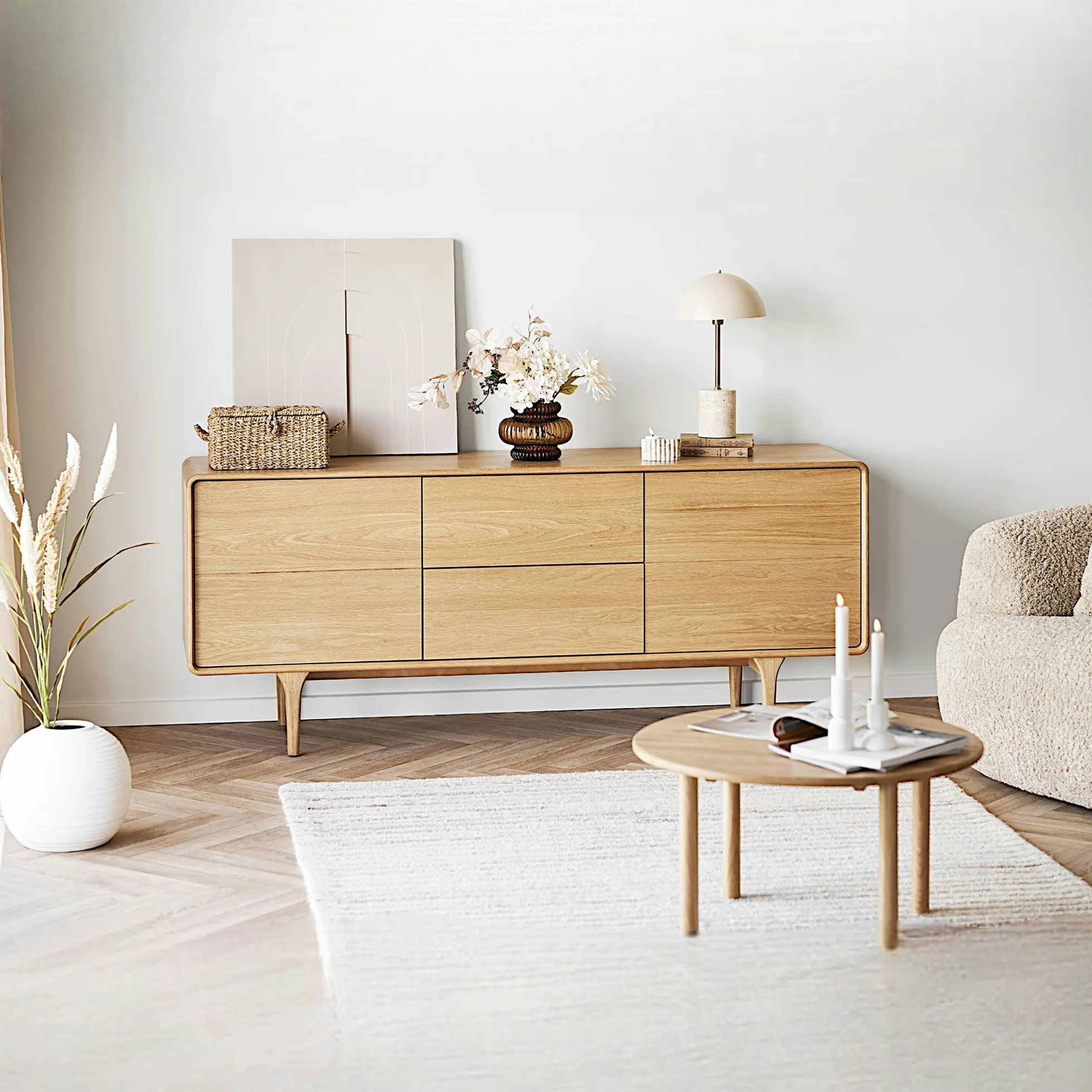Buffet scandinave en placage chêne 2 portes 2 tiroirs TARAZ