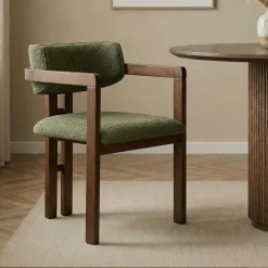 Chaise avec accoudoirs bois foncé et tissu vert MARFA