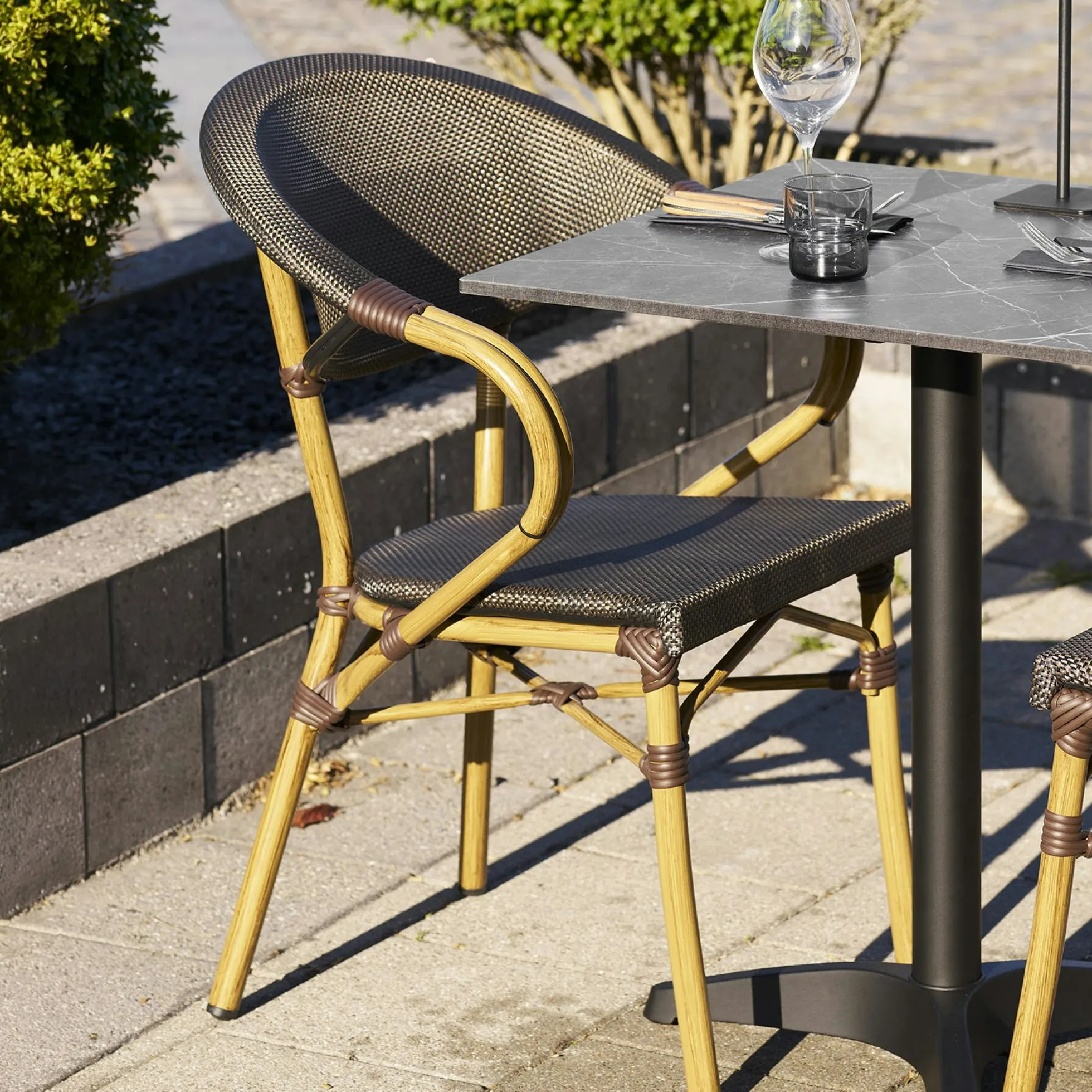 Chaise bistrot en textilène brun et bambou (lot de 2)