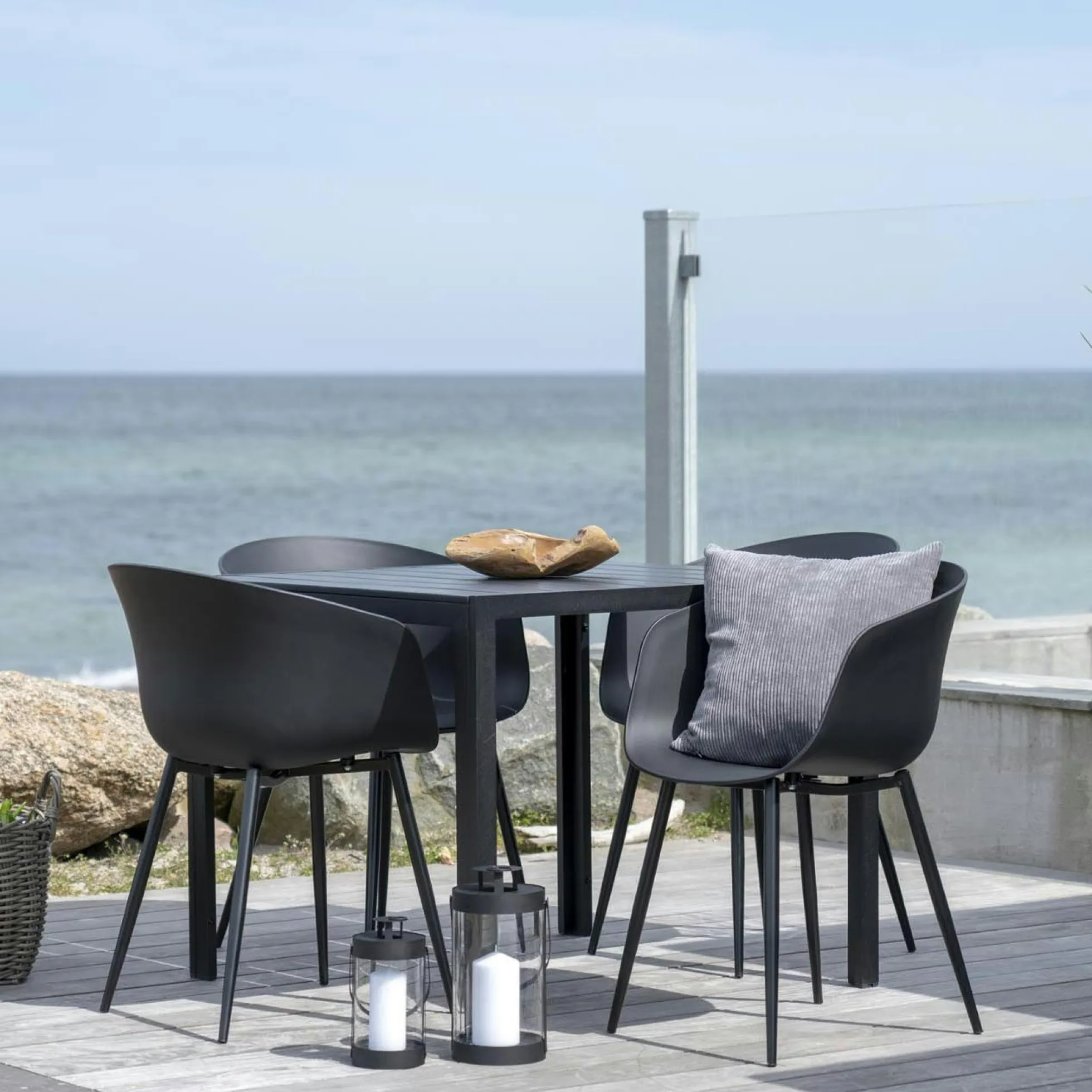 Chaise coque noire en polypropylène (lot de 2)