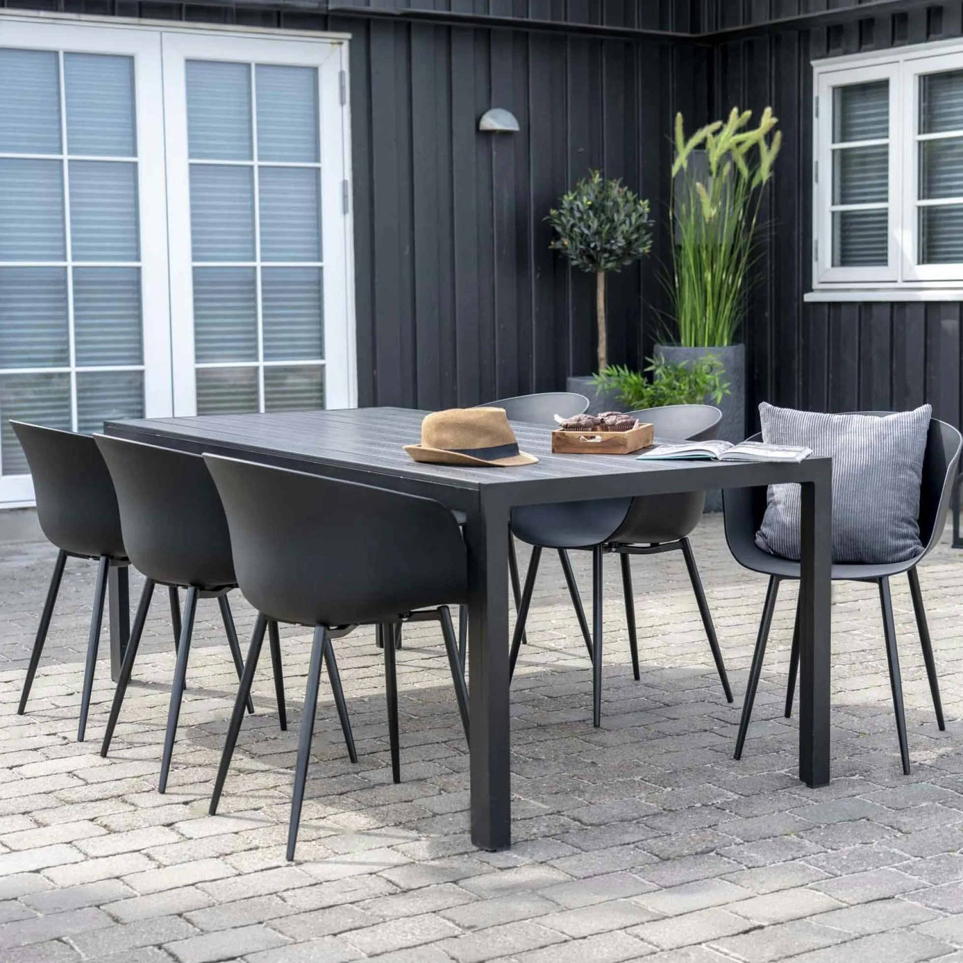 Chaise coque noire en polypropylène (lot de 2)