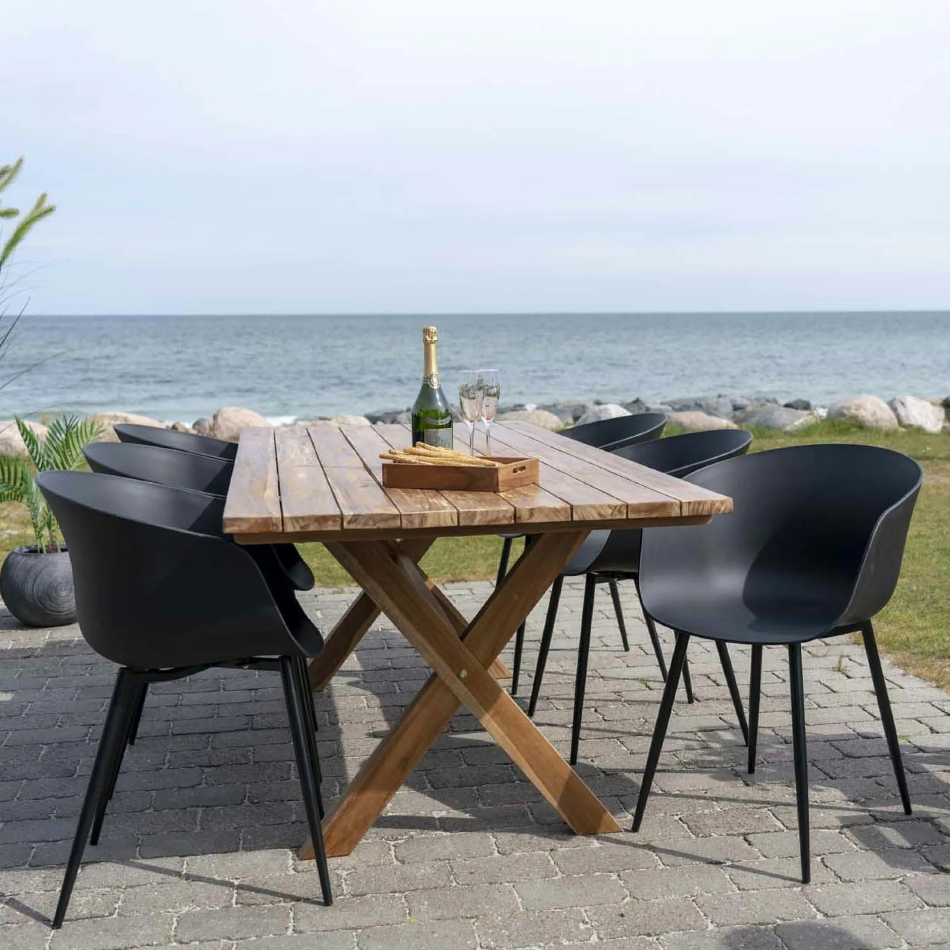 Chaise coque noire en polypropylène (lot de 2)