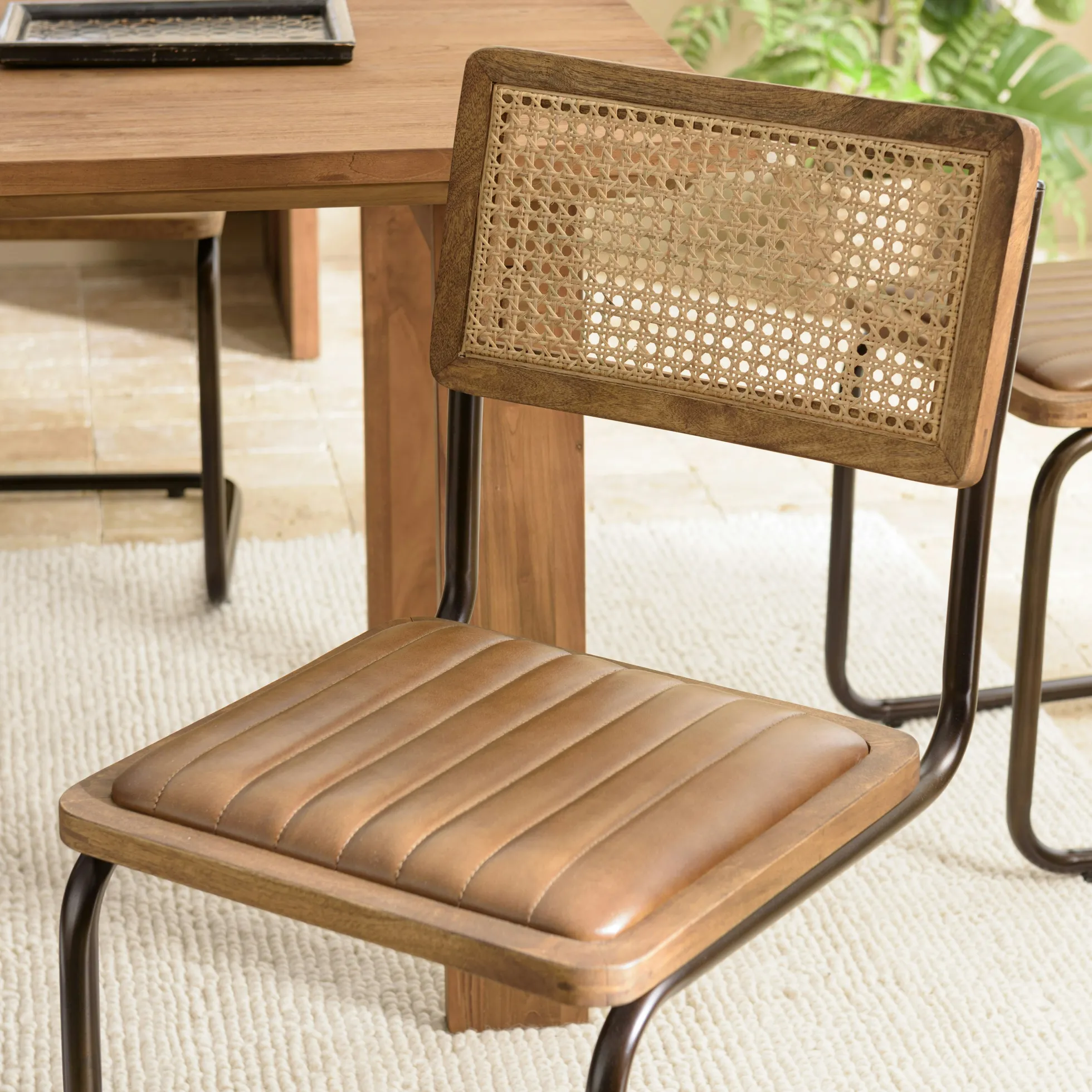 Chaise cuir et rotin havane pied luge (lot de 2) TIM