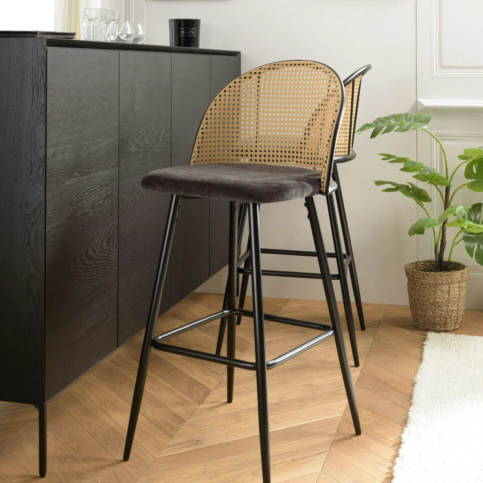 Chaise de bar assise velours noir dossier rotin arrondi (lot de 2) LOANO