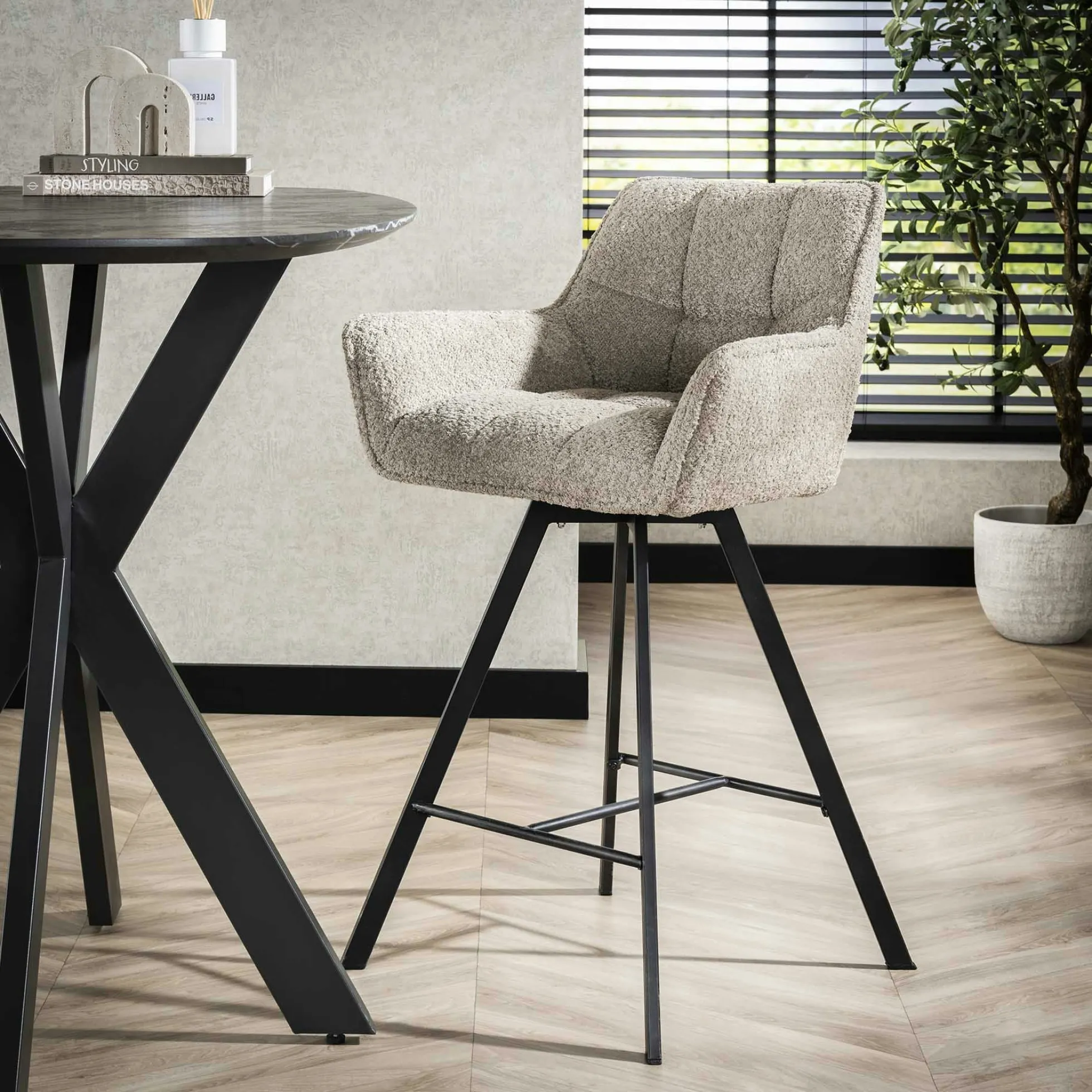 Chaise de bar confortable en bouclette sable avec fonction pivotante (lot de 2) MELBOURNE