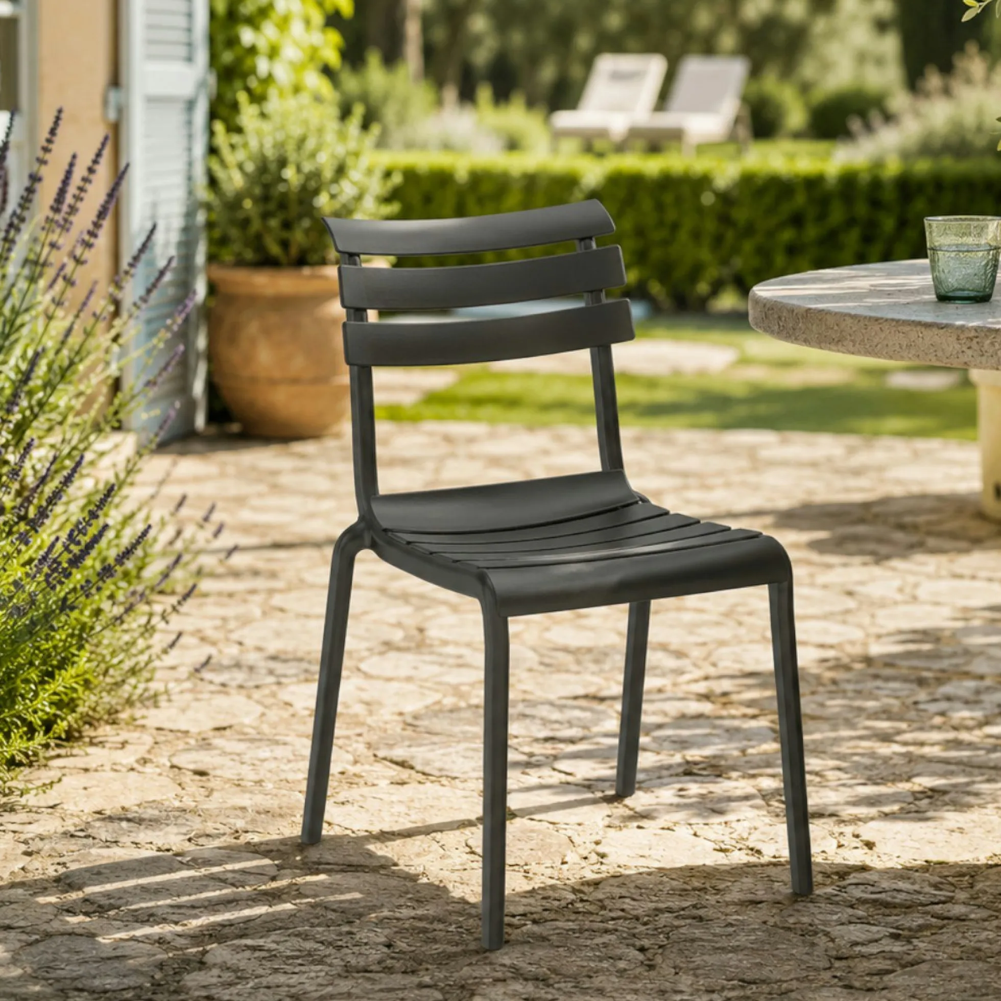 Chaise de jardin en plastique gris (lot de 2) LUGANO