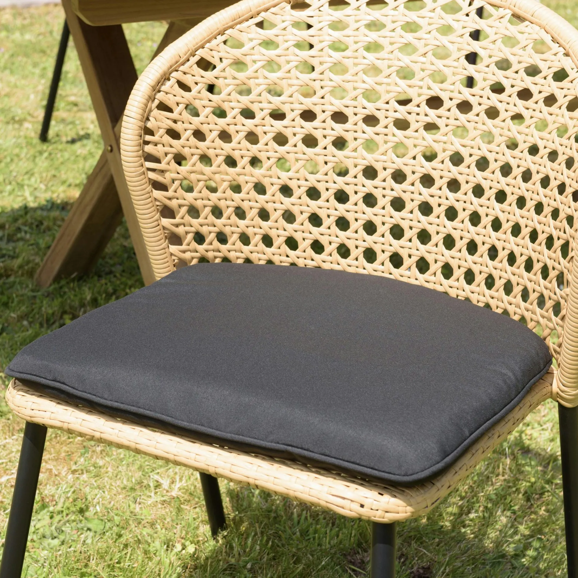 Chaise de jardin rotin synthétique couleur naturelle avec coussin noir (lot de 2) GIJON