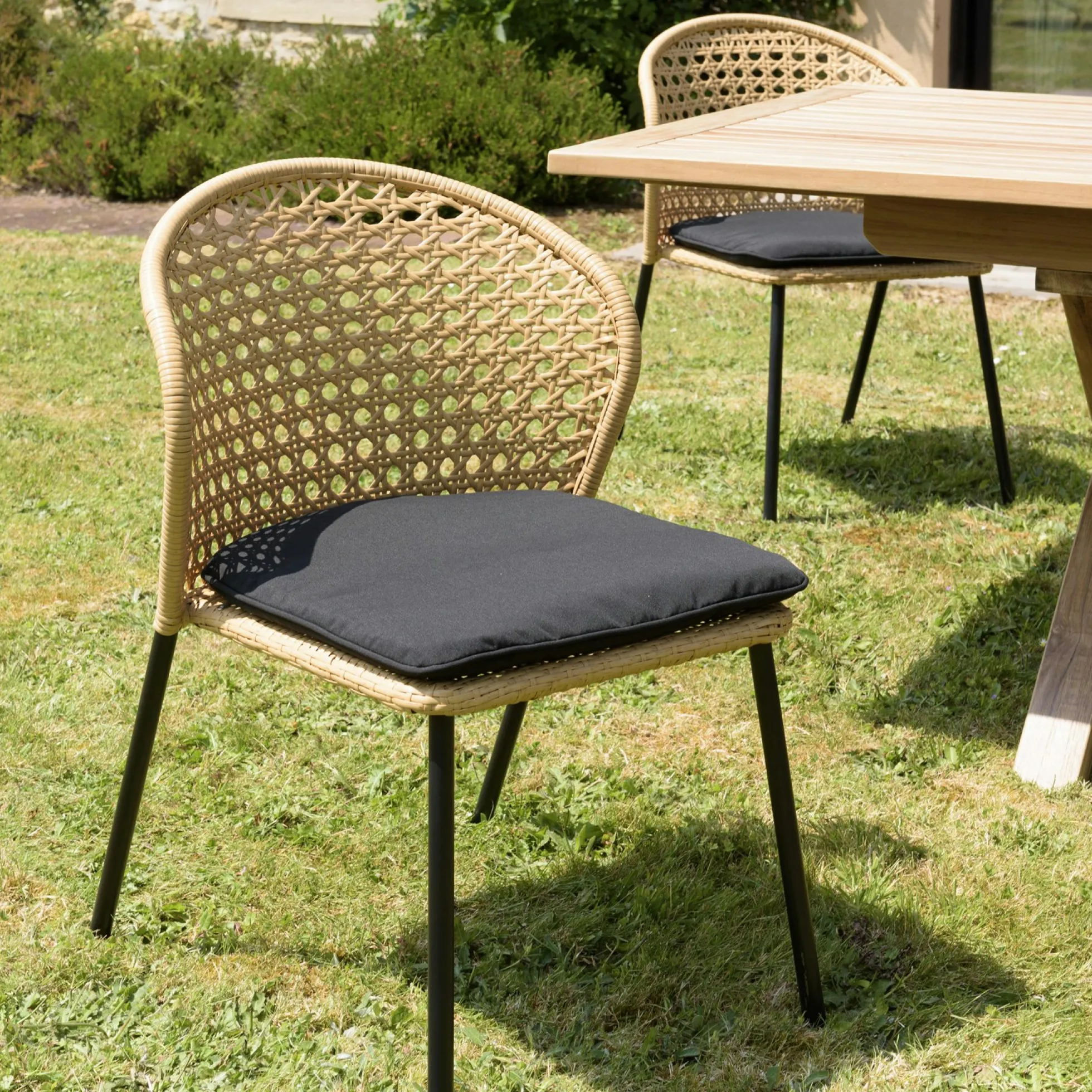 Chaise de jardin rotin synthétique couleur naturelle avec coussin noir (lot de 2) GIJON