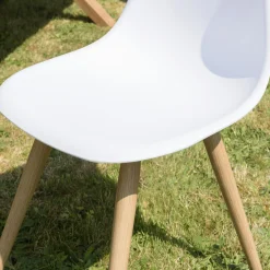 Chaise de jardin style scandinave assise blanche pieds couleur naturelle (lot de 2) GIJON