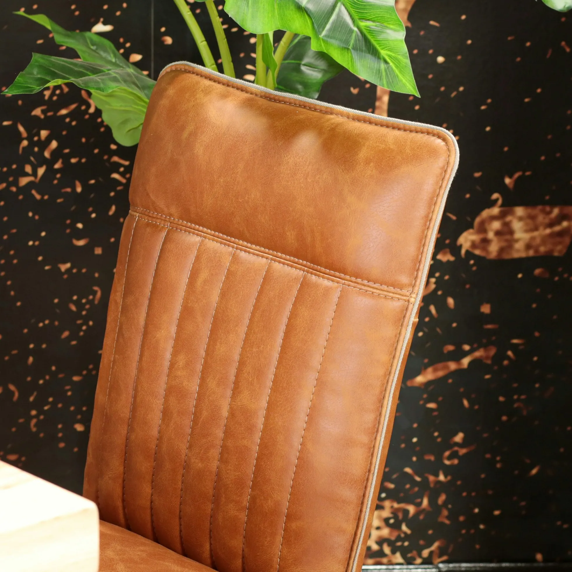Chaise de salle à manger camel used OKA (lot de 2)