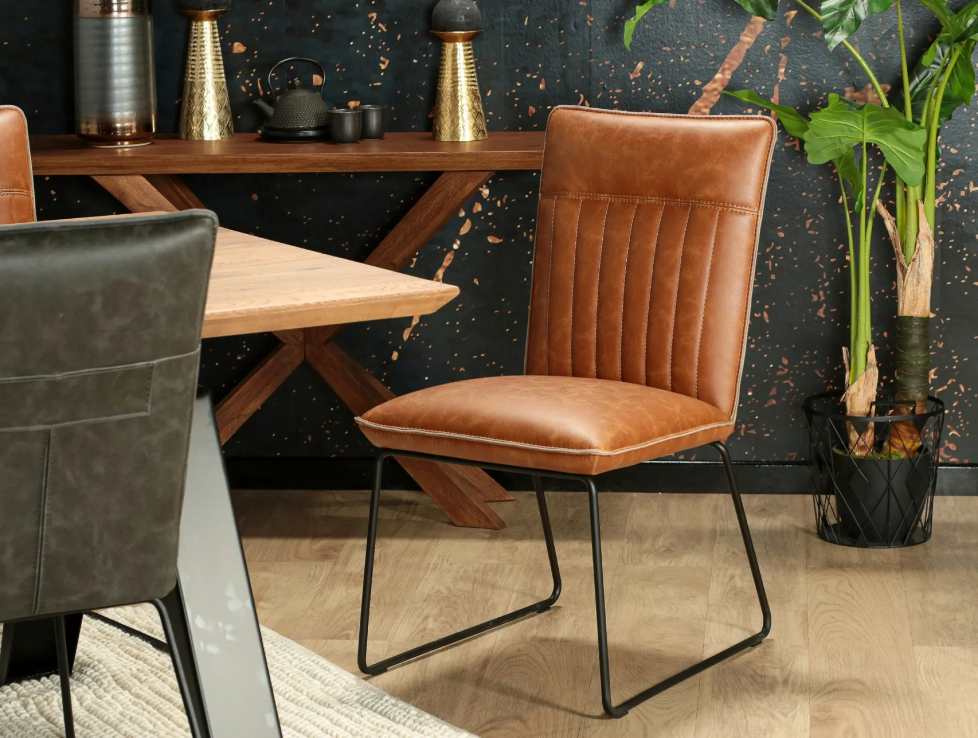Chaise de salle à manger camel used OKA (lot de 2)