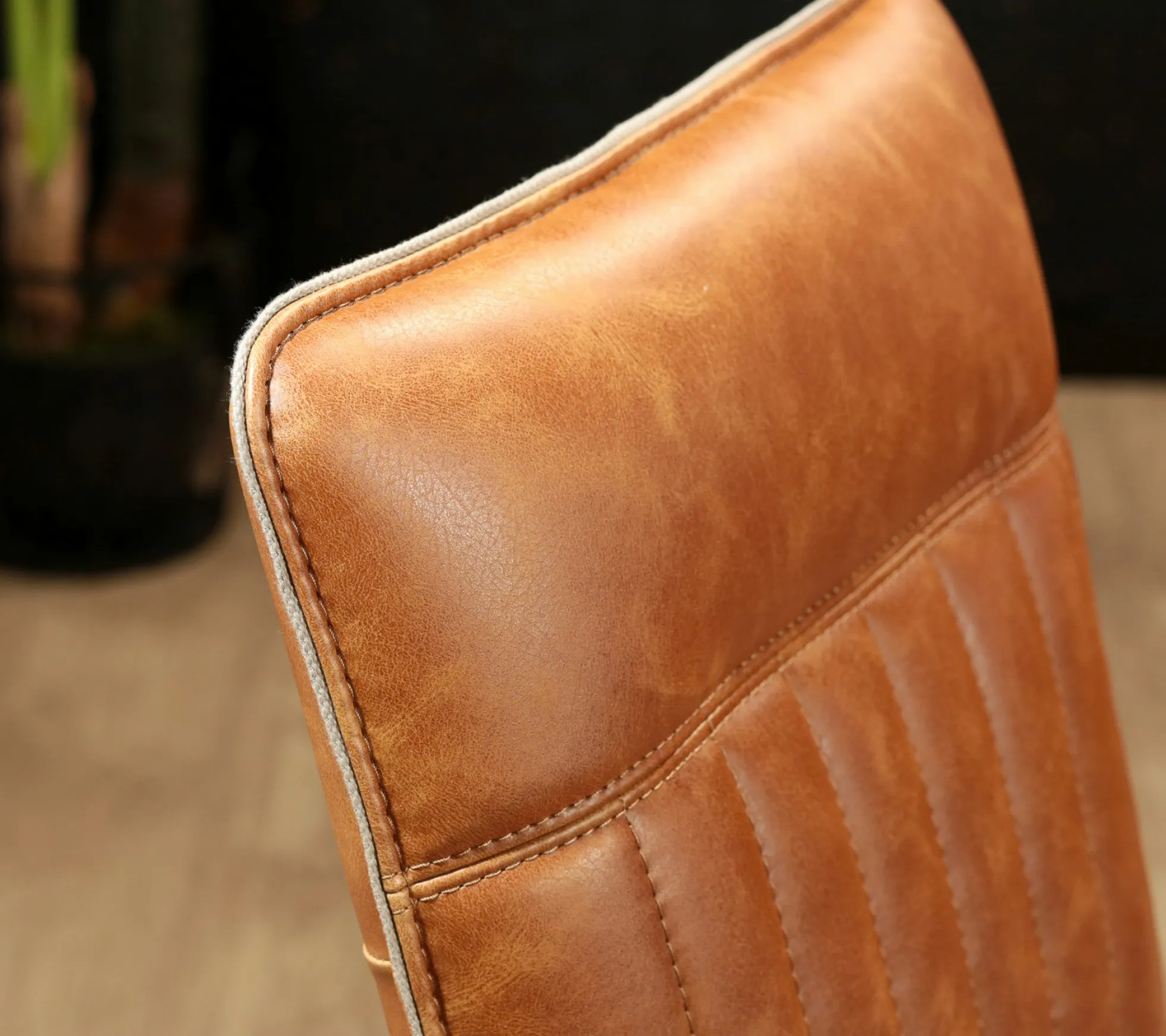 Chaise de salle à manger camel used OKA (lot de 2)
