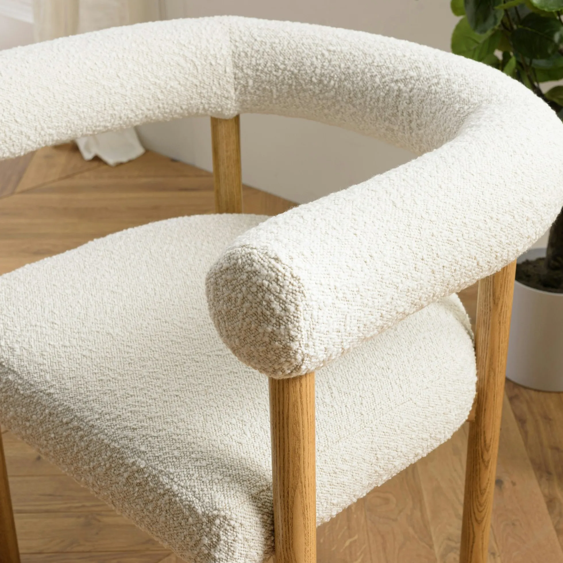Chaise dossier arrondi tissu bouclette blanc TIM