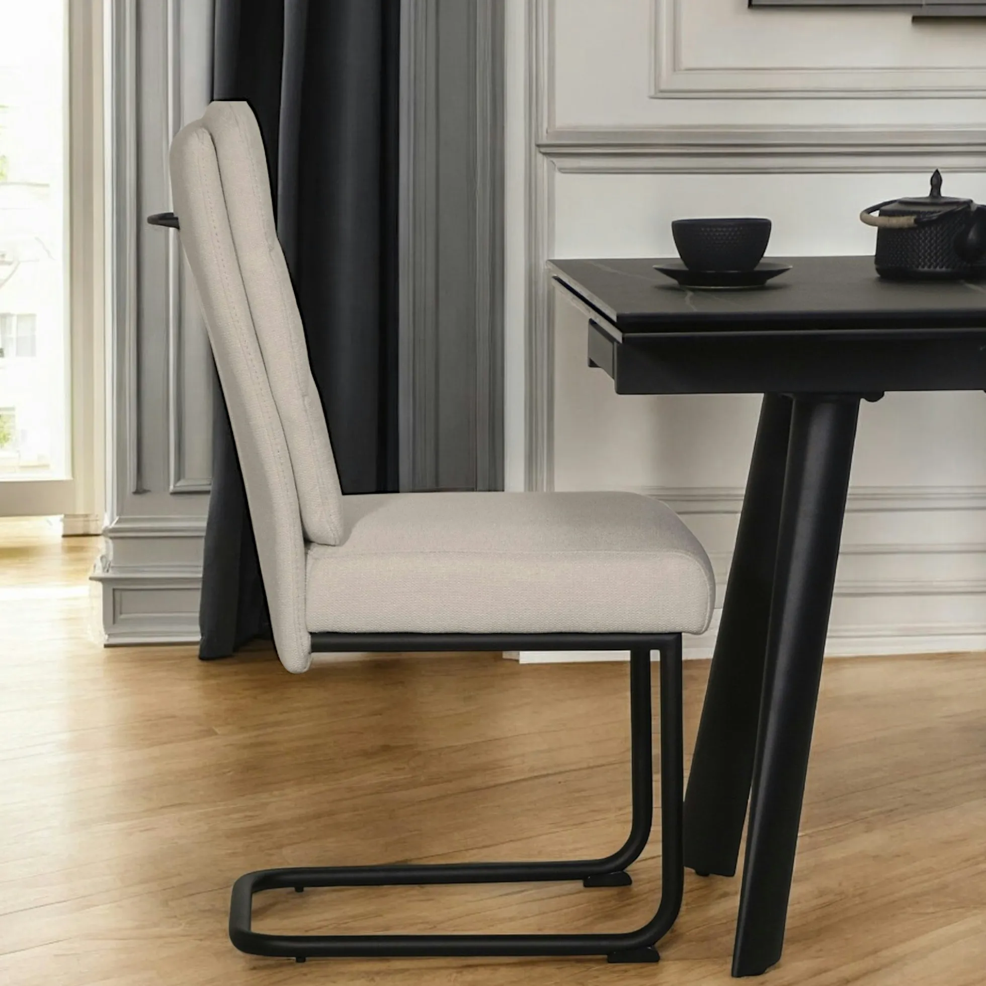 Chaise à dossier haut en tissu beige (lot de 2) LOMBARDIE