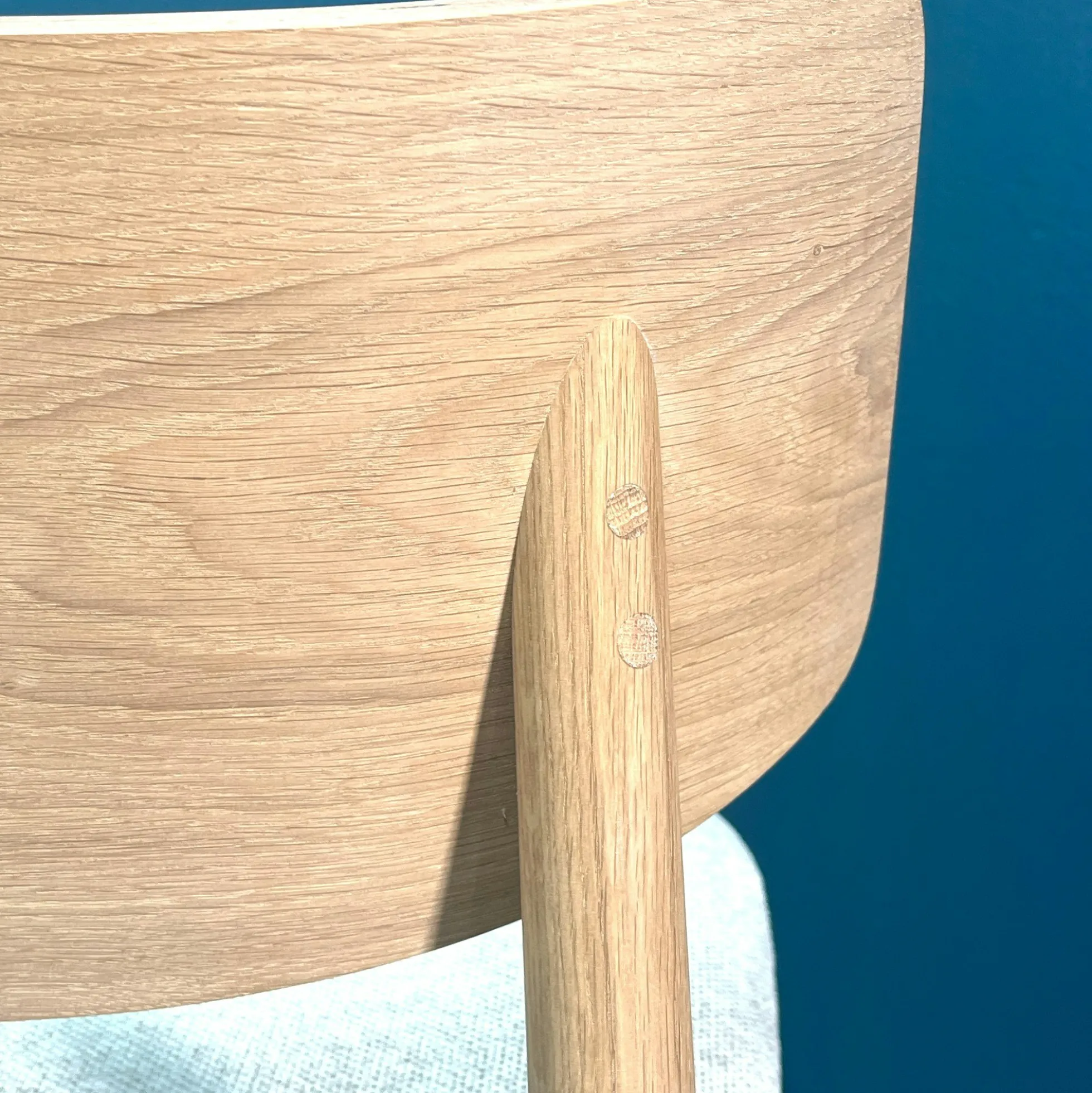 Chaise en bois moderne (finition chêne blanc) COLOGNE