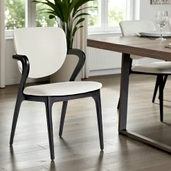 Chaise en cuir gris clair, accoudoirs bois noir ALDER