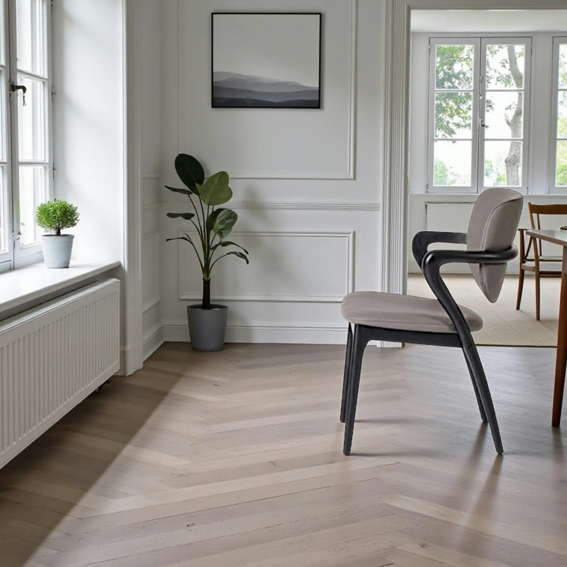 Chaise en cuir gris foncé, accoudoirs bois noir ALDER