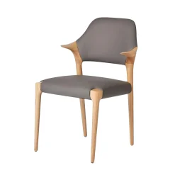 Chaise en cuir gris foncé design, accoudoirs bois clair ALDER