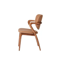 Chaise en cuir marron, accoudoirs bois brun ALDER