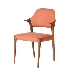Chaise en cuir rouille design, accoudoirs bois brun ALDER