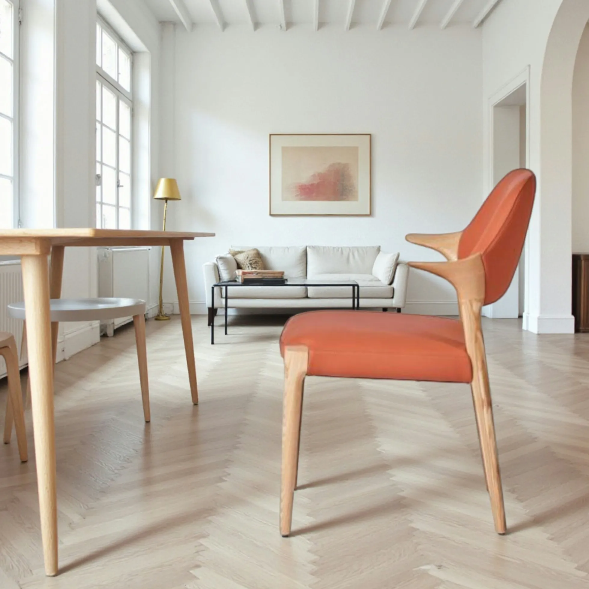 Chaise en cuir rouille design, accoudoirs bois clair ALDER