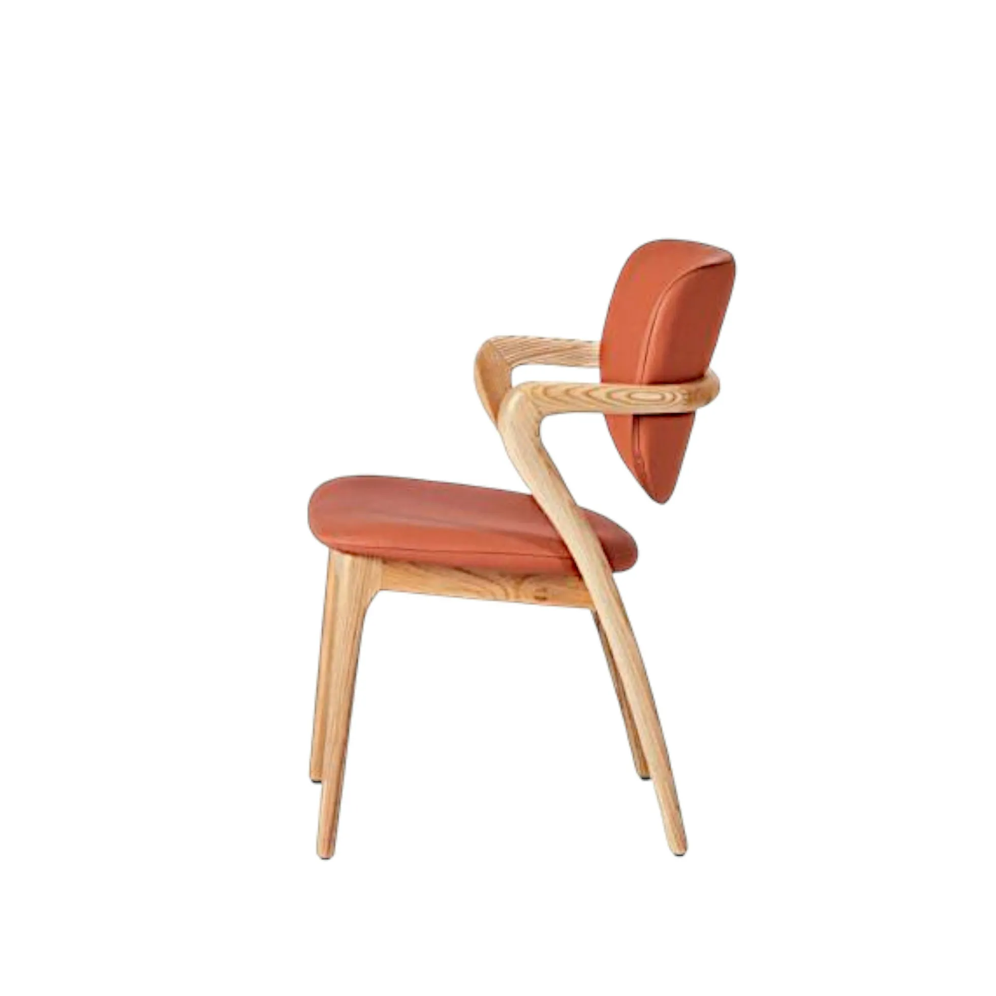 Chaise en cuir terracotta, accoudoirs bois clair ALDER
