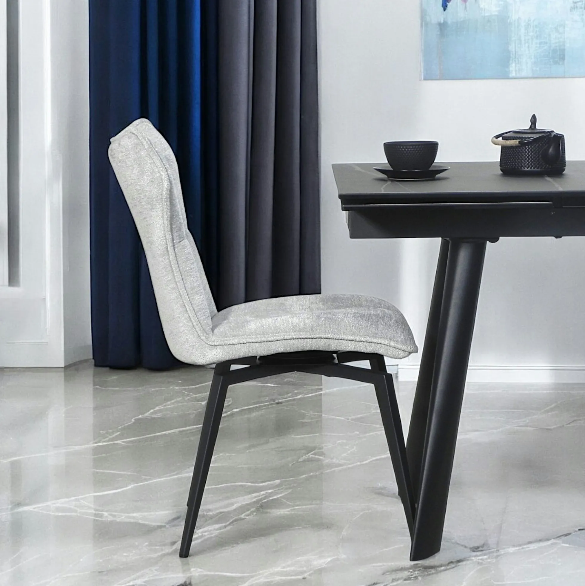 Chaise grise pivotante en velours avec passepoil (lot de 2) LOMBARDIE