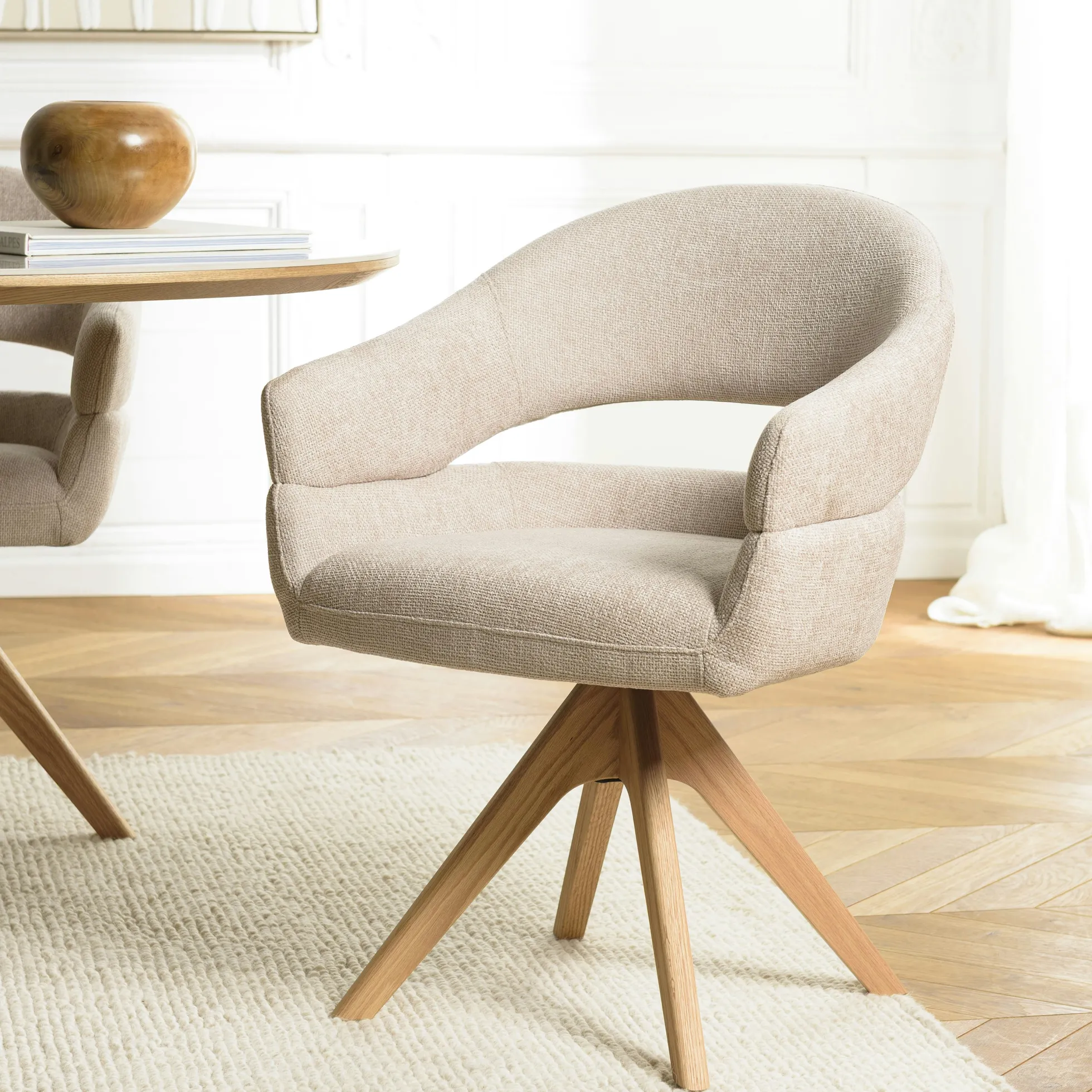 Chaise pivotante beige - pieds bois LINEA
