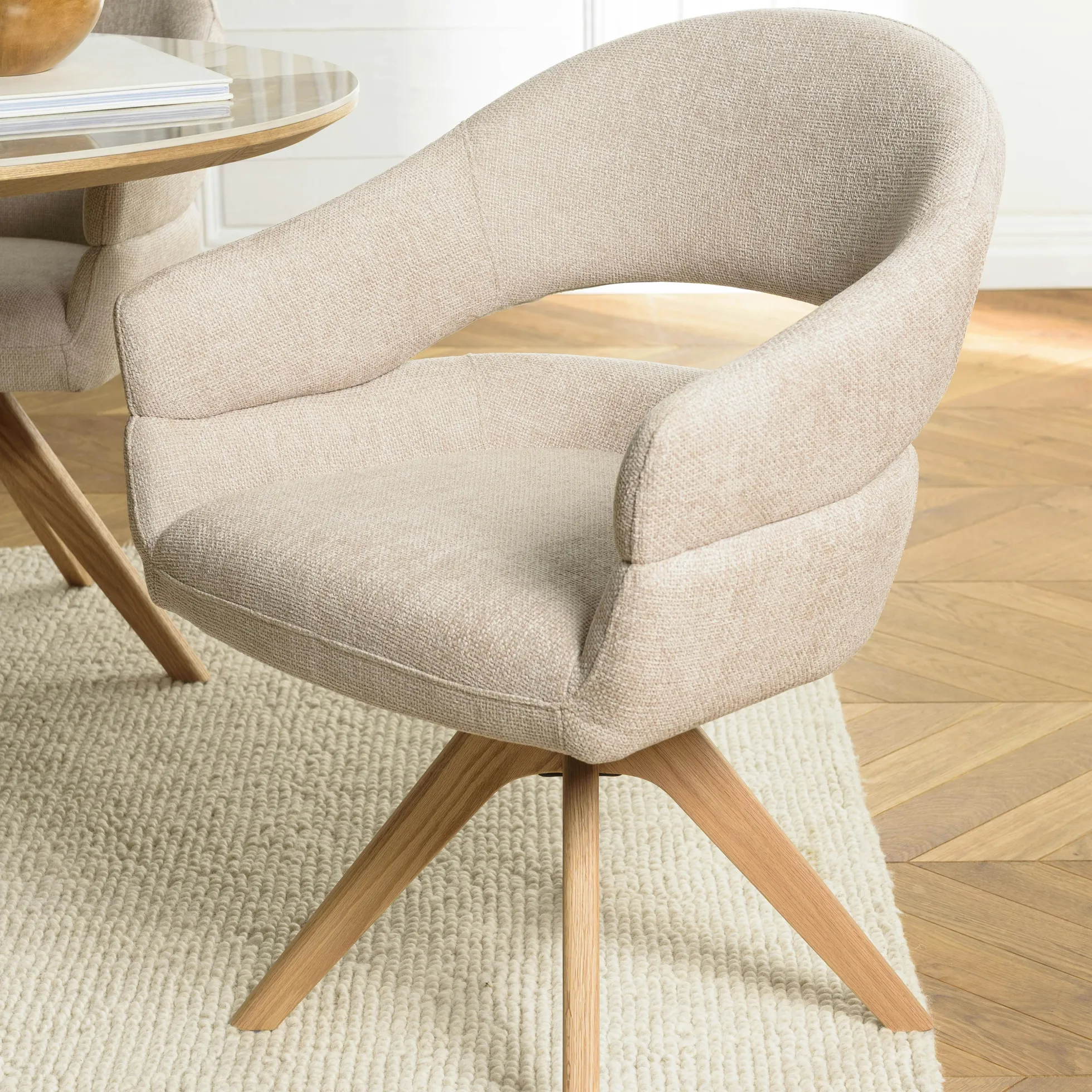 Chaise pivotante beige - pieds bois LINEA
