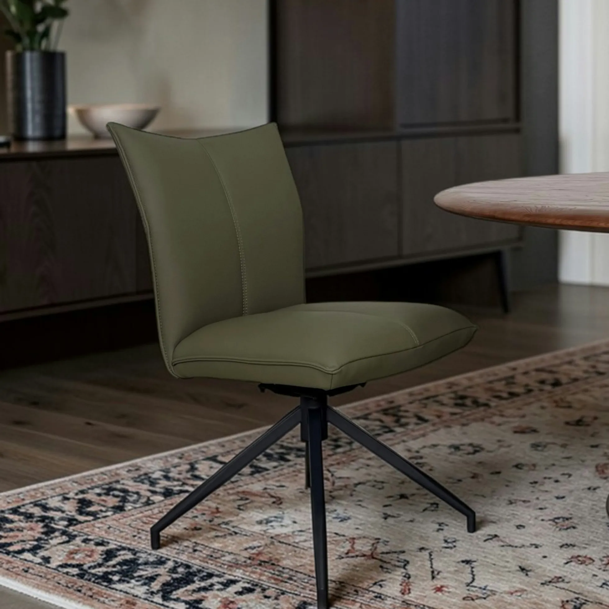 Chaise pivotante en cuir vert foncé (lot de 2) LOMBARDIE