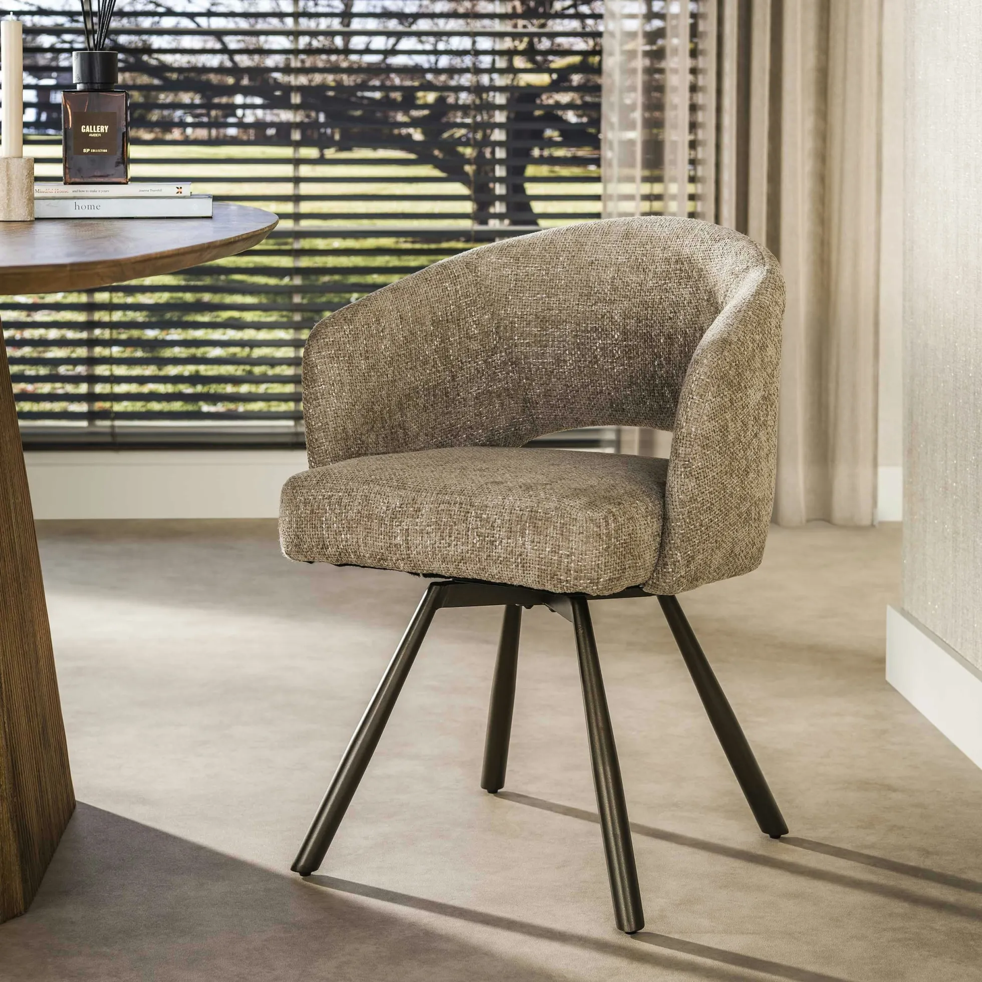 Chaise pivotante tissu doux sable pieds bronze (x2) CREEK