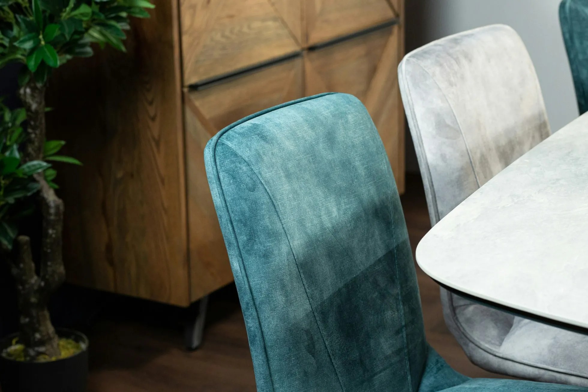Chaise pivotante velours bleu pétrole (lot de 2) OKA