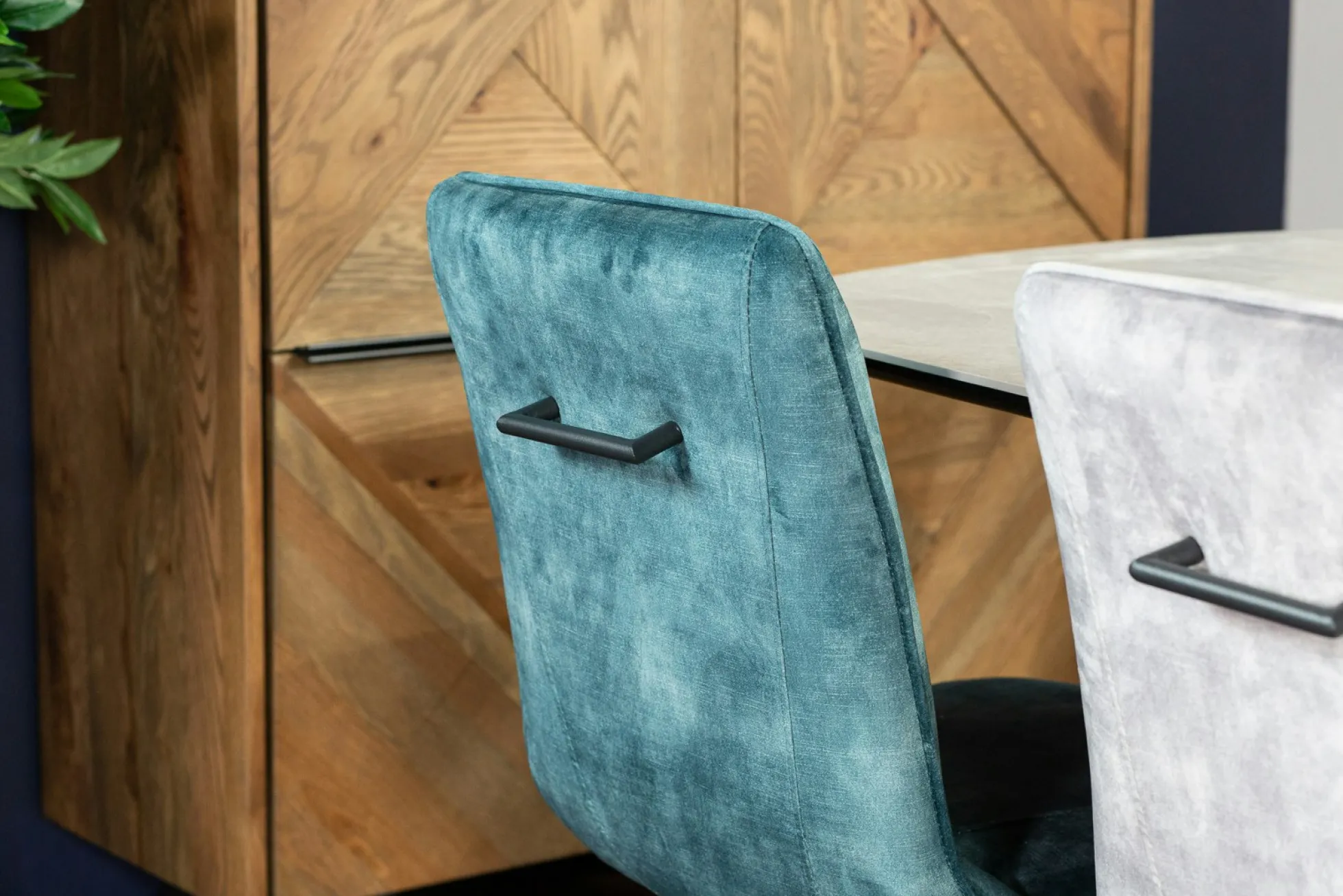 Chaise pivotante velours bleu pétrole (lot de 2) OKA