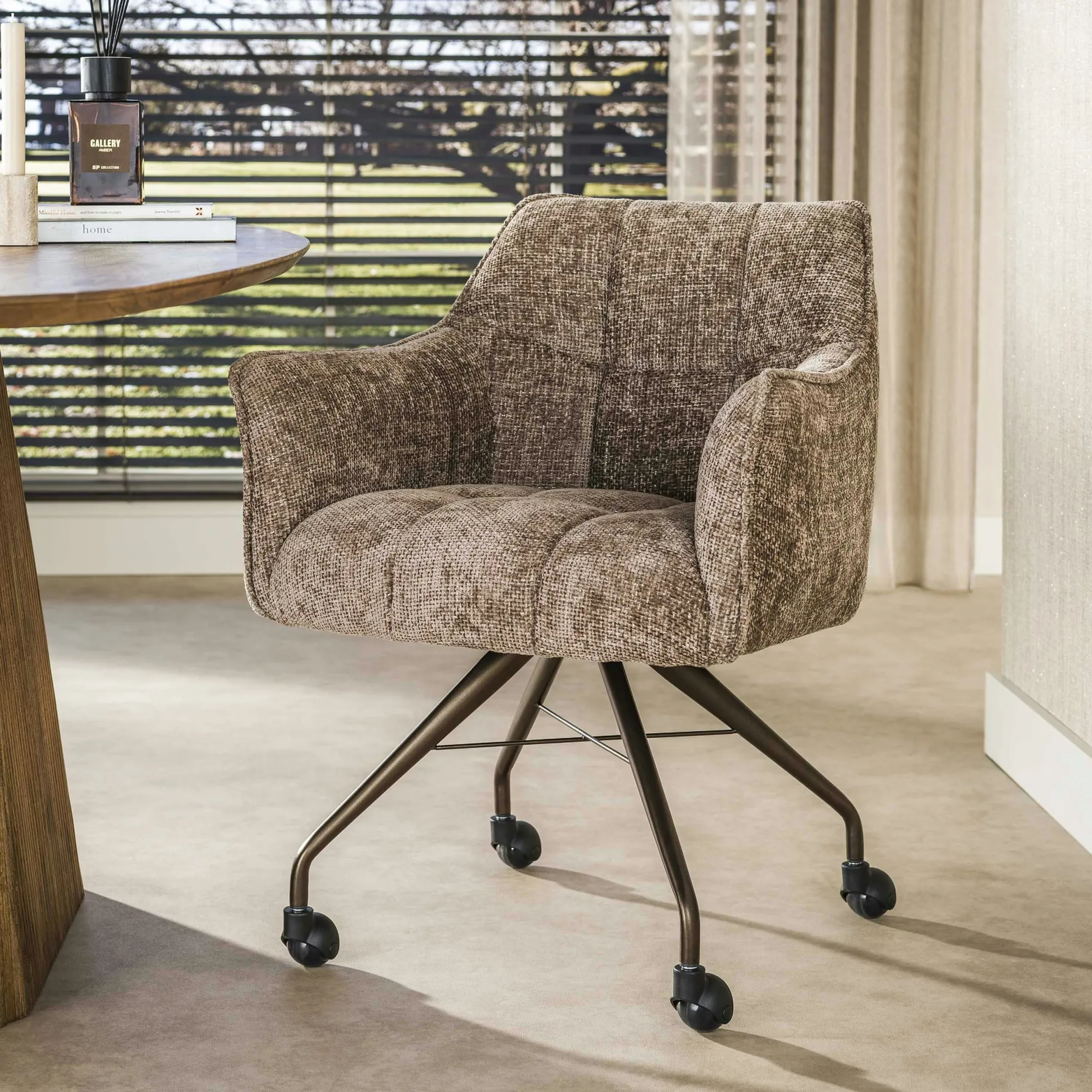 Chaise à roulettes beige chaud pied bronze (lot de 2) MELBOURNE