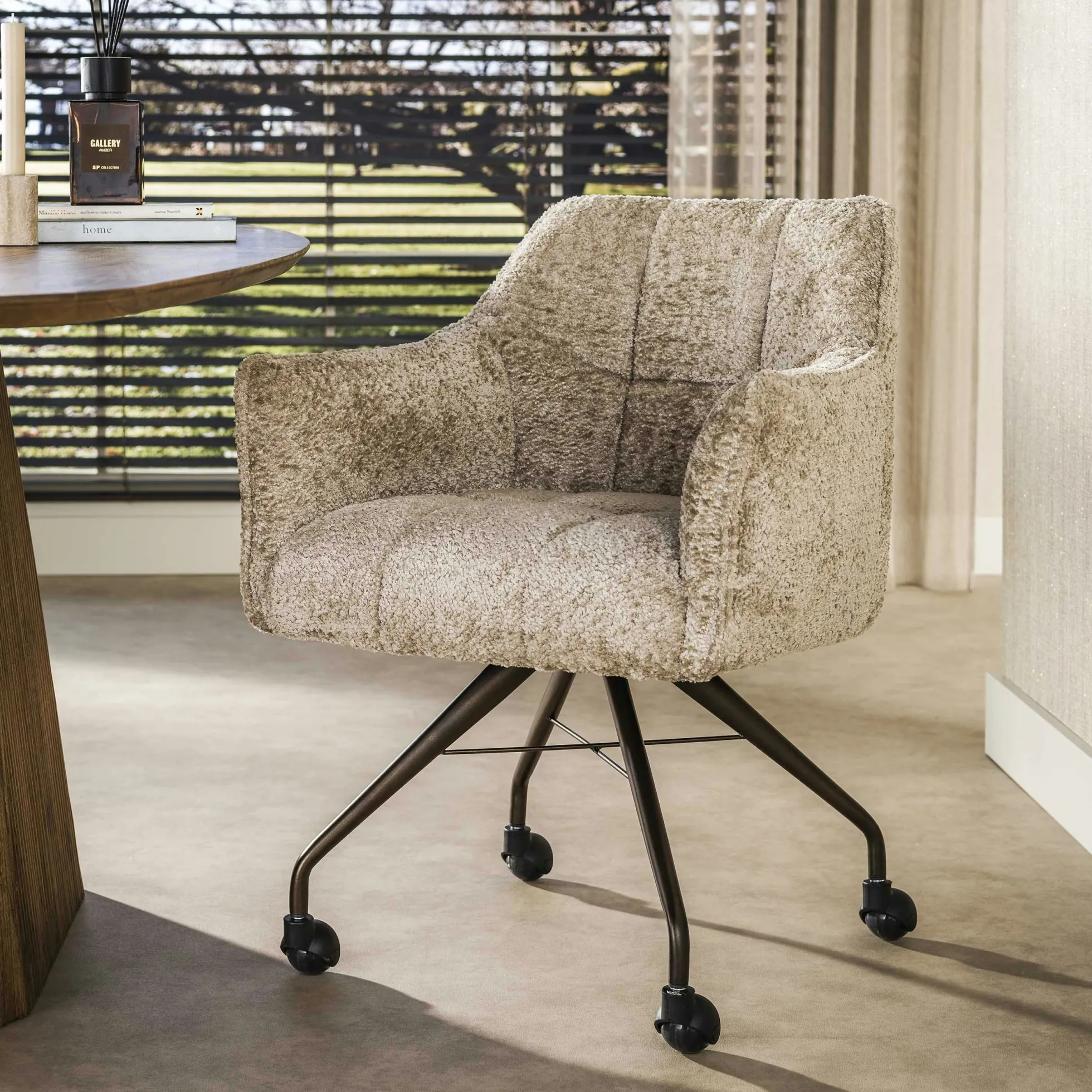 Chaise à roulettes sable tissu bouclette pied bronze (lot de 2) MELBOURNE