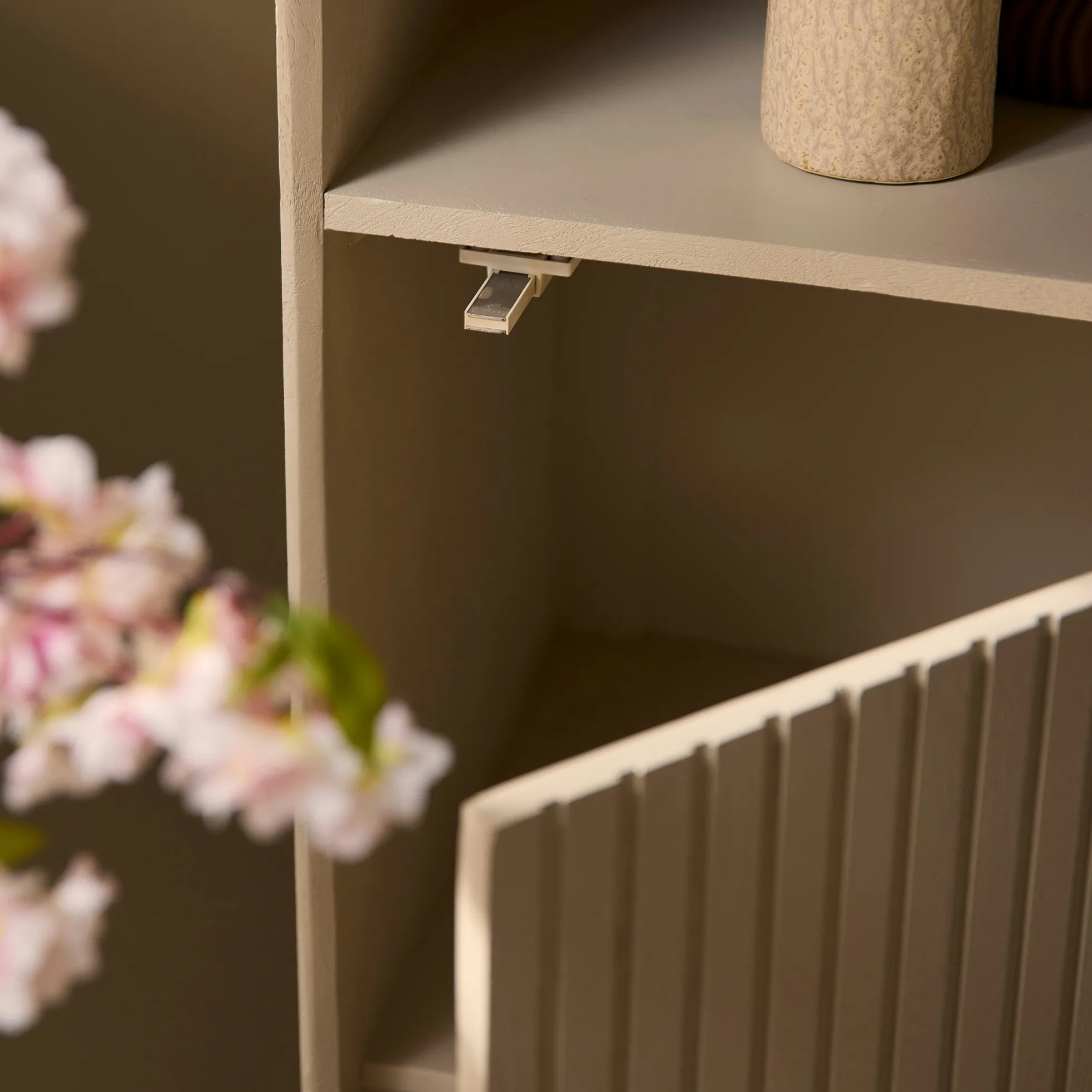 Colonne salon bois sable 1 porte rainurée CORTINA