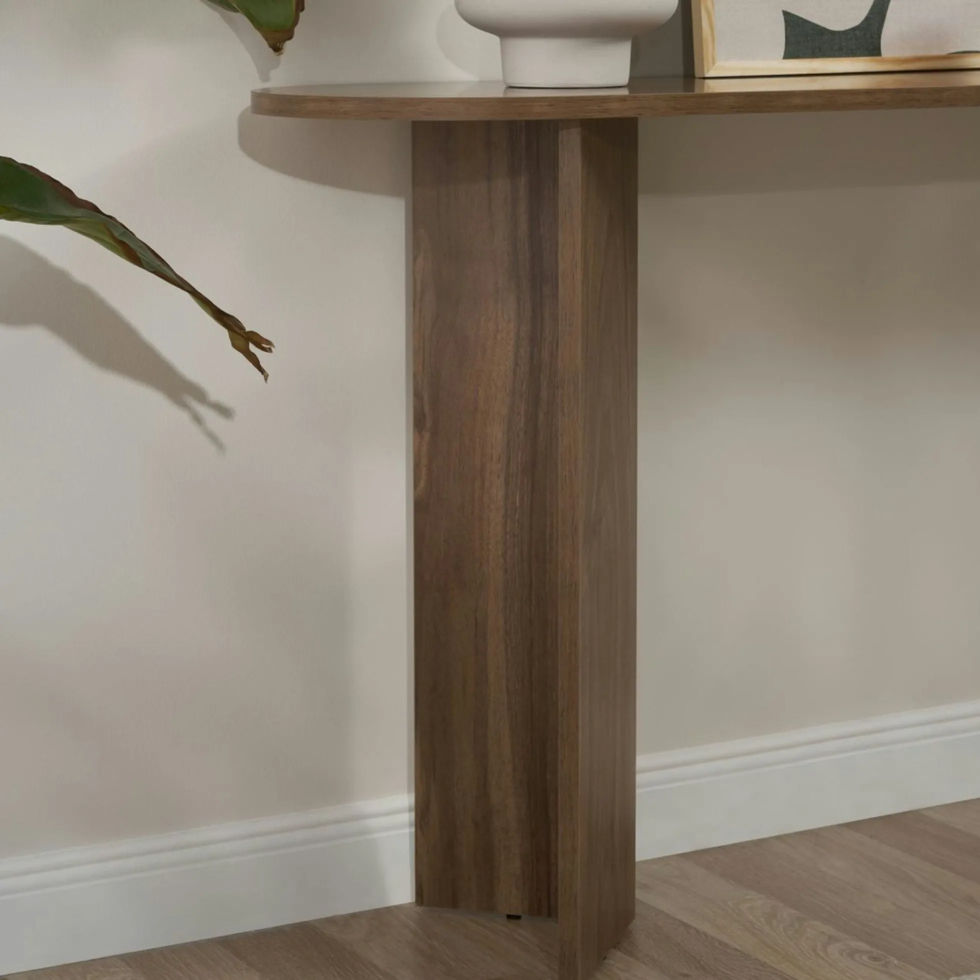 Console de salon ovale effet noyer foncé - pieds en V MARFA
