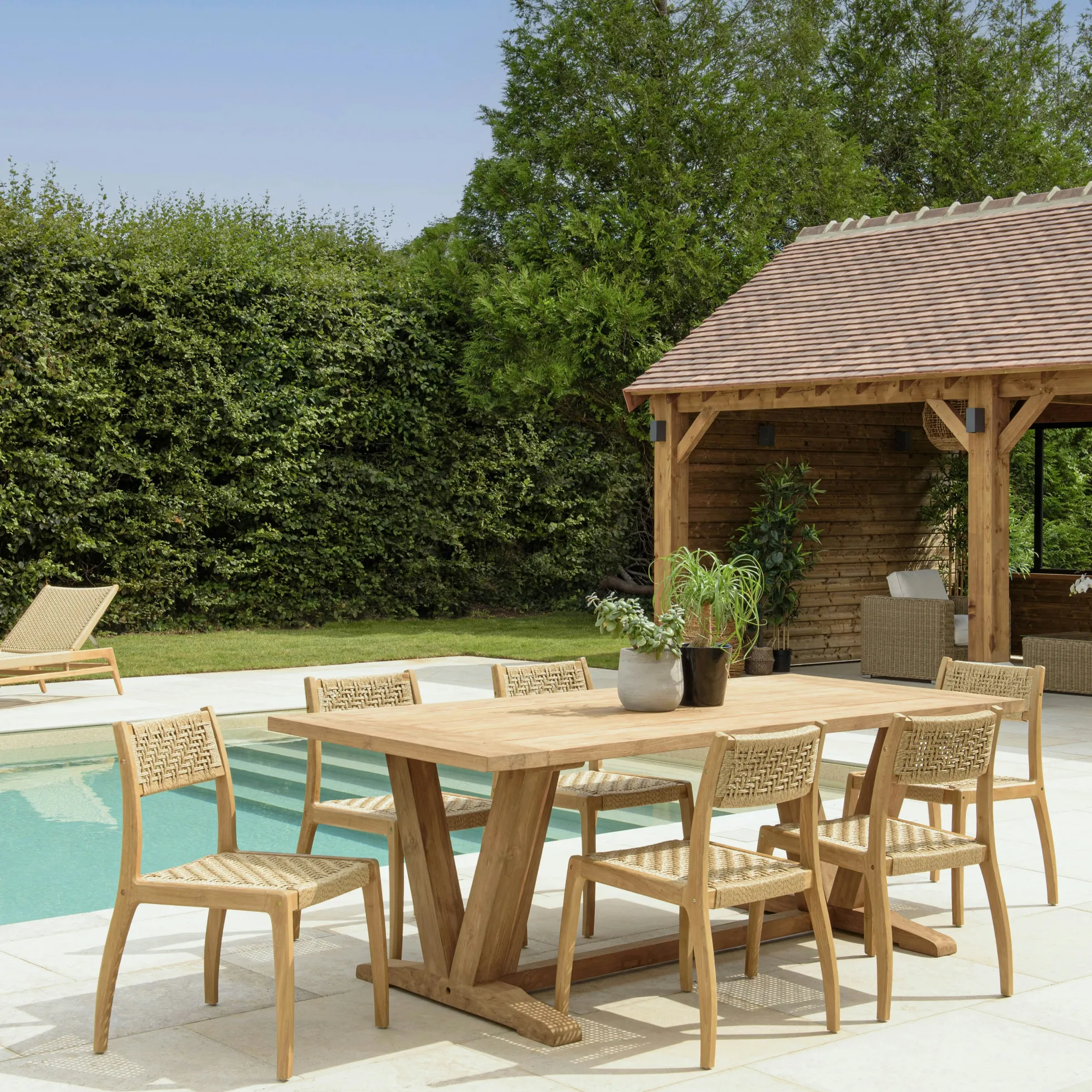 Ensemble de jardin table pieds en V et 6 chaises en rotin synthétique LUMIO