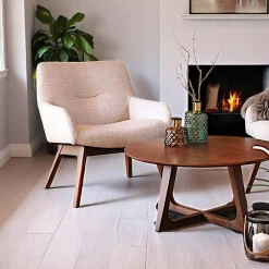 Fauteuil beige sable avec structure en bois de noyer BERLIN