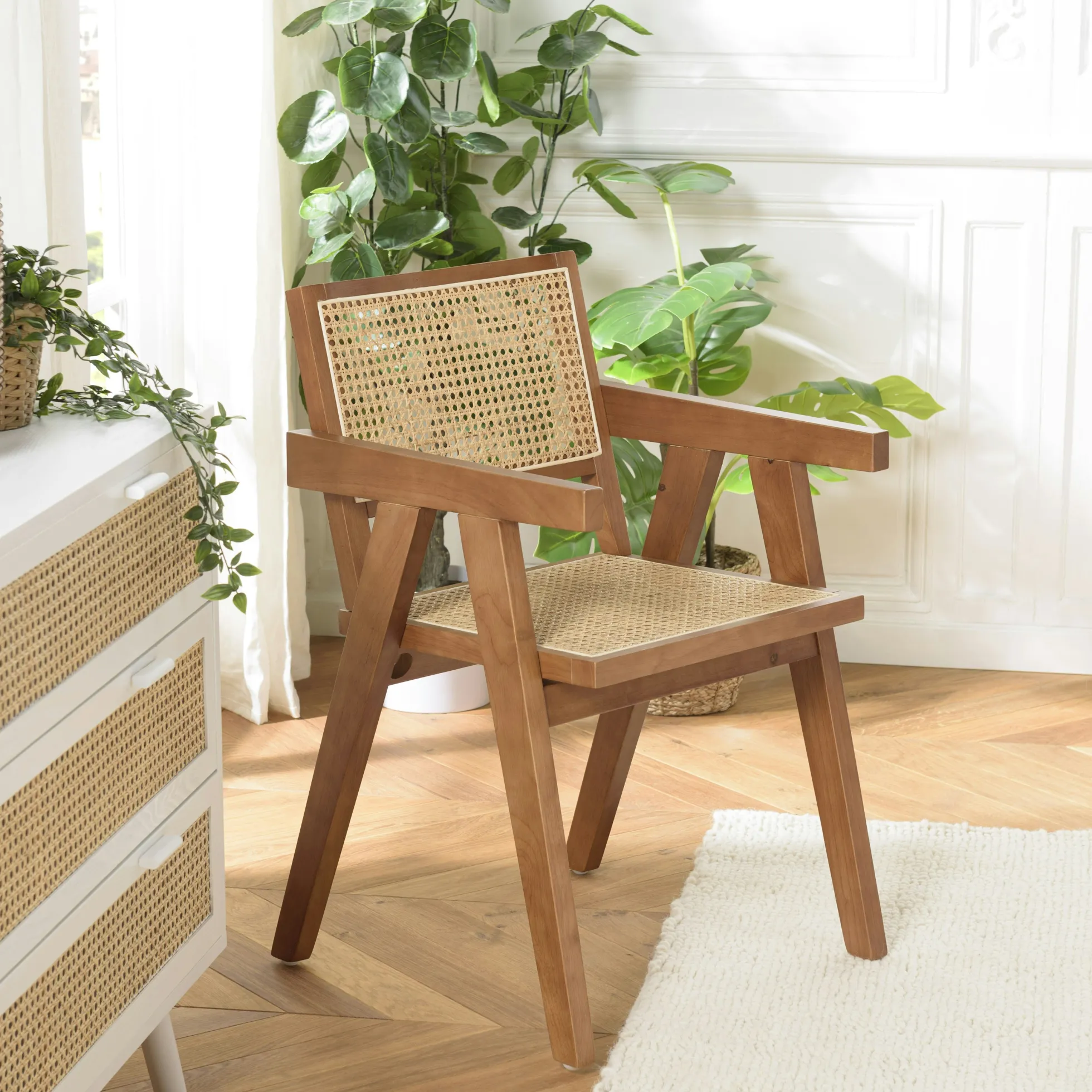 Fauteuil contemporain bois foncé assise et dossier cannage TIM